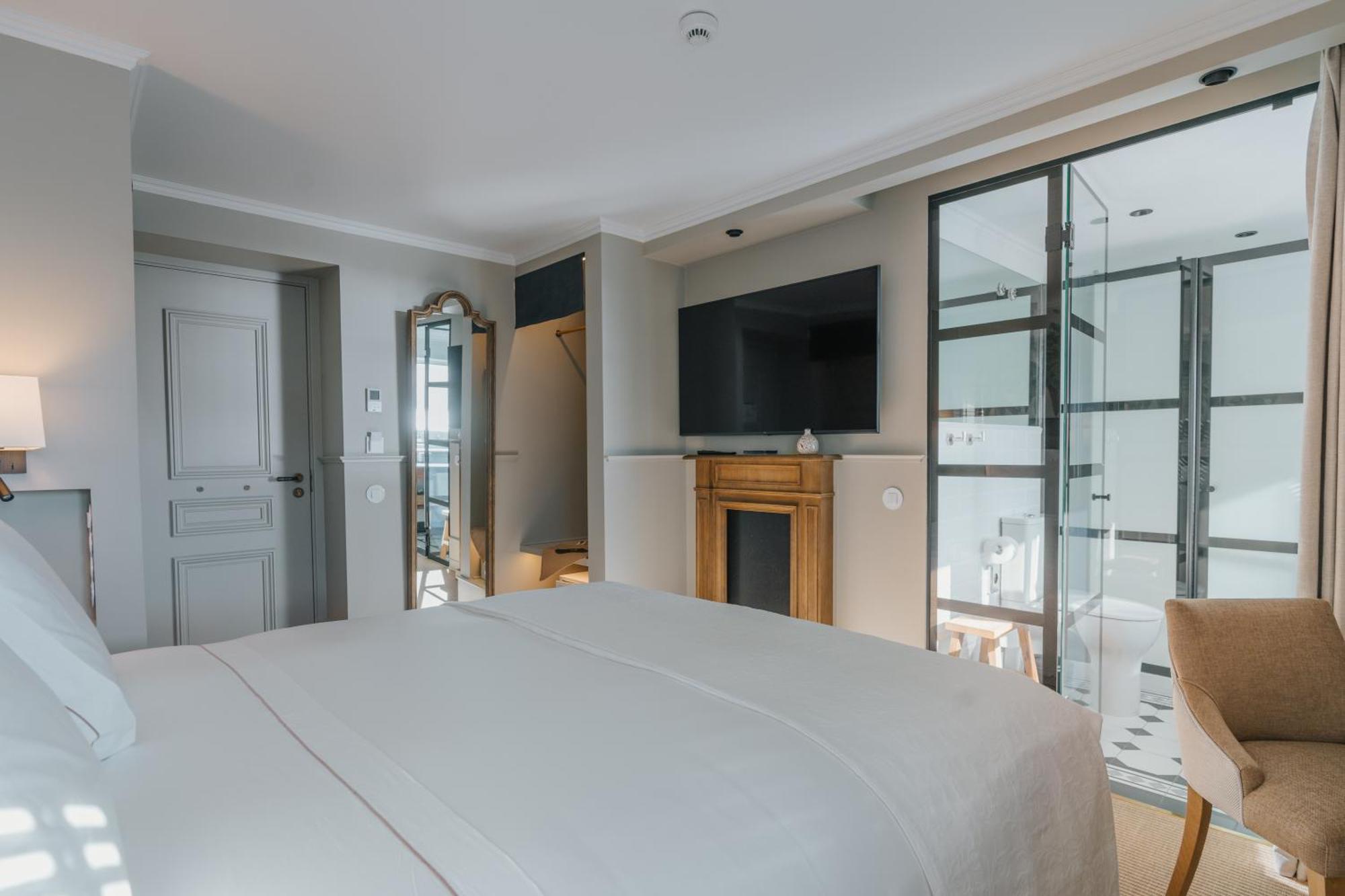 Superior Deluxe Double or Twin Room River View