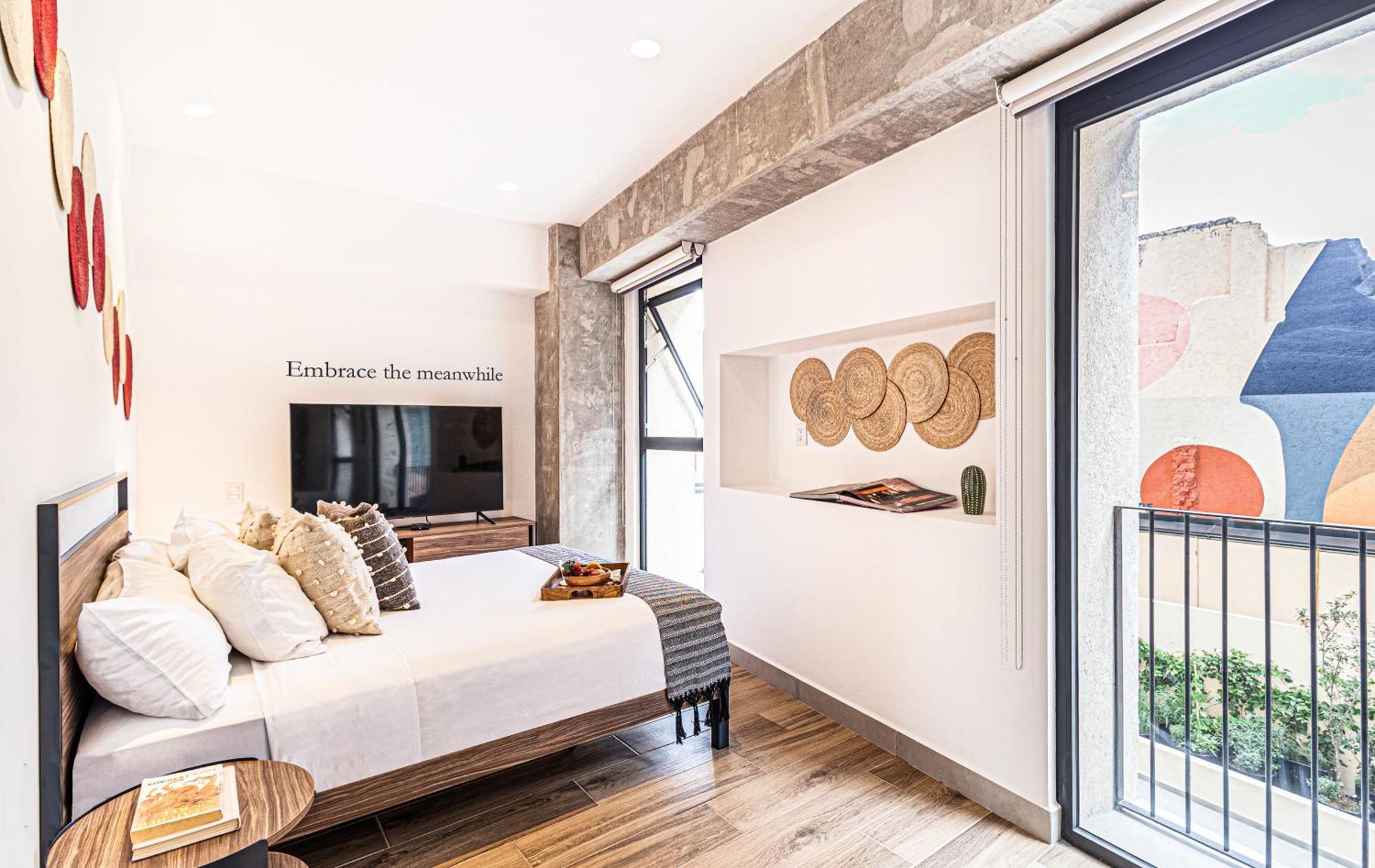 Deluxe studio apartment with queen bed