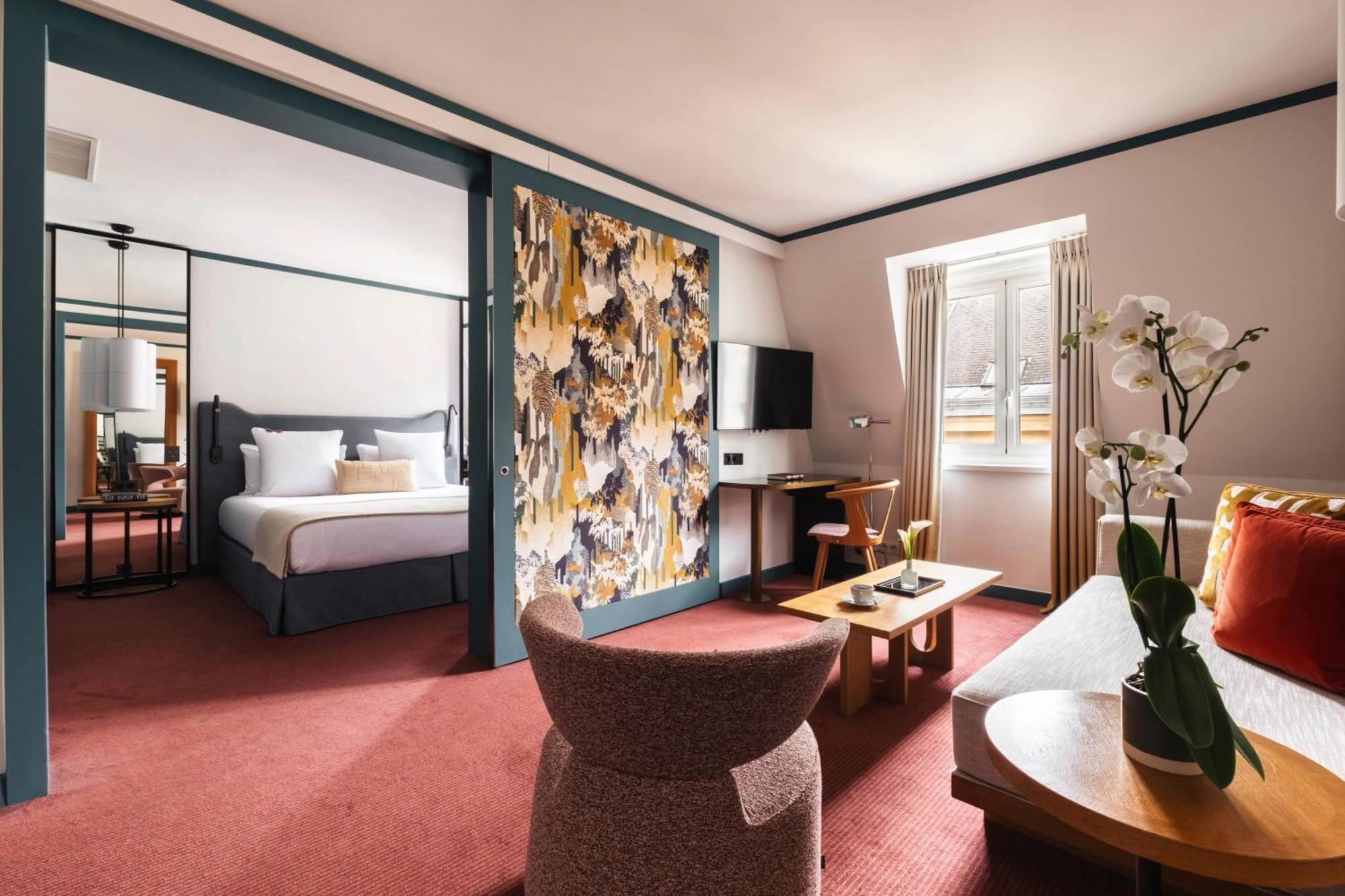 Suite Bottle of Champagne Spa & Fitness Access