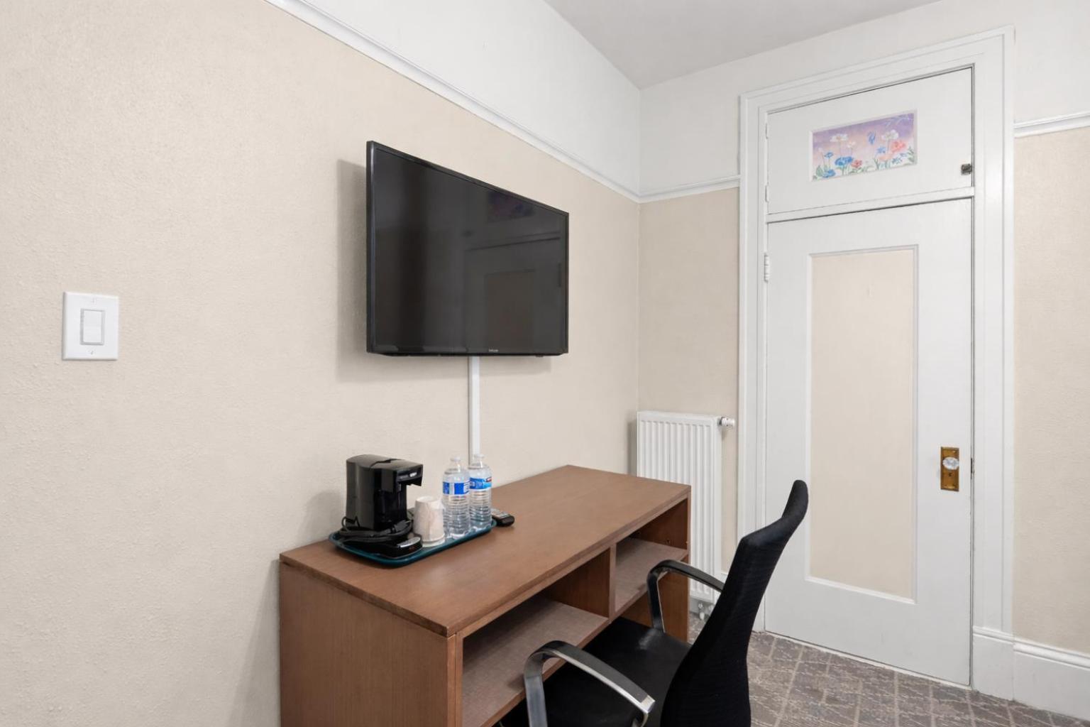 Standard Queen Room