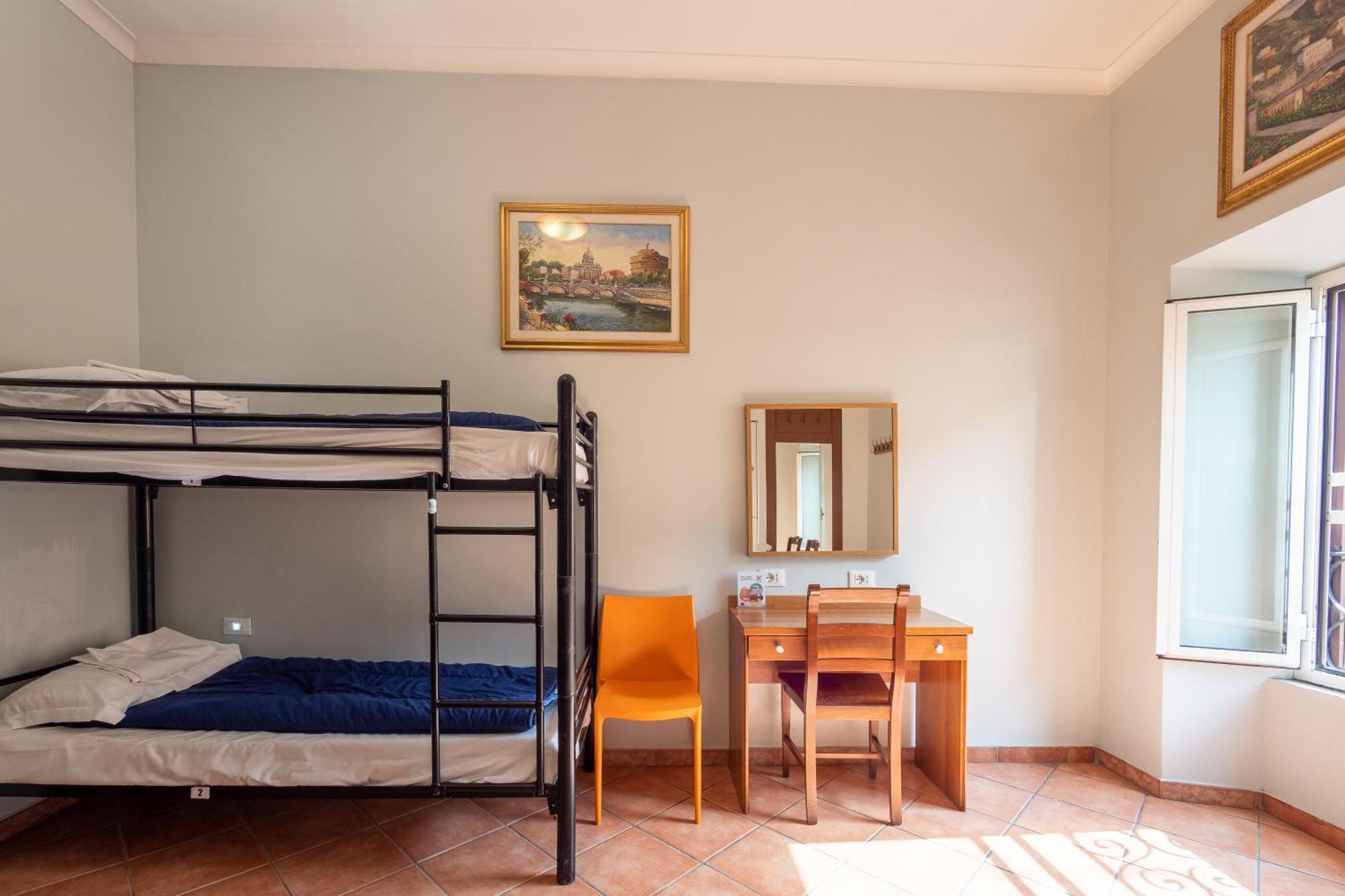 Bed in 4-Bed Mixed Dormitory Room Ensuite