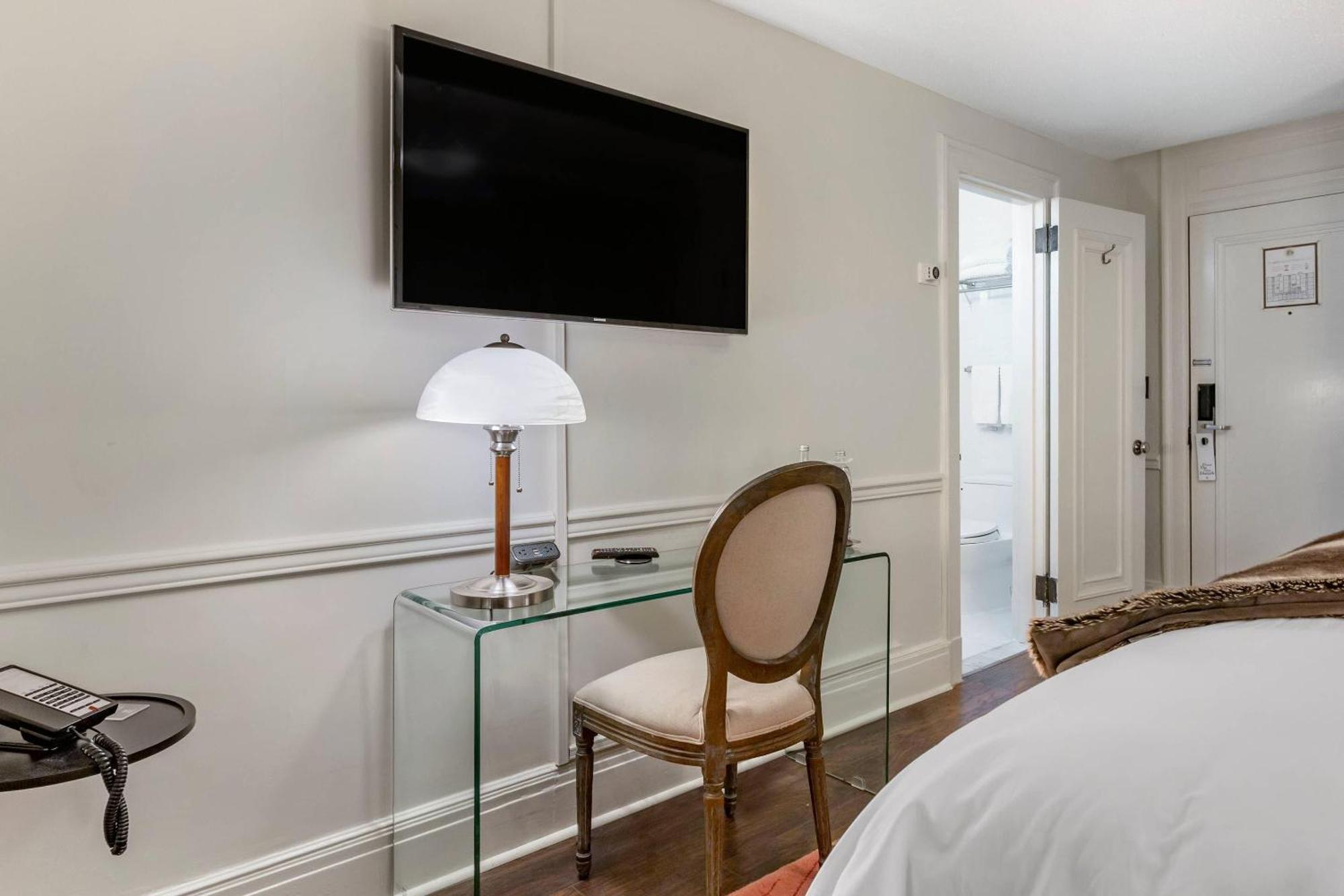 Queen Room - Non-Smoking