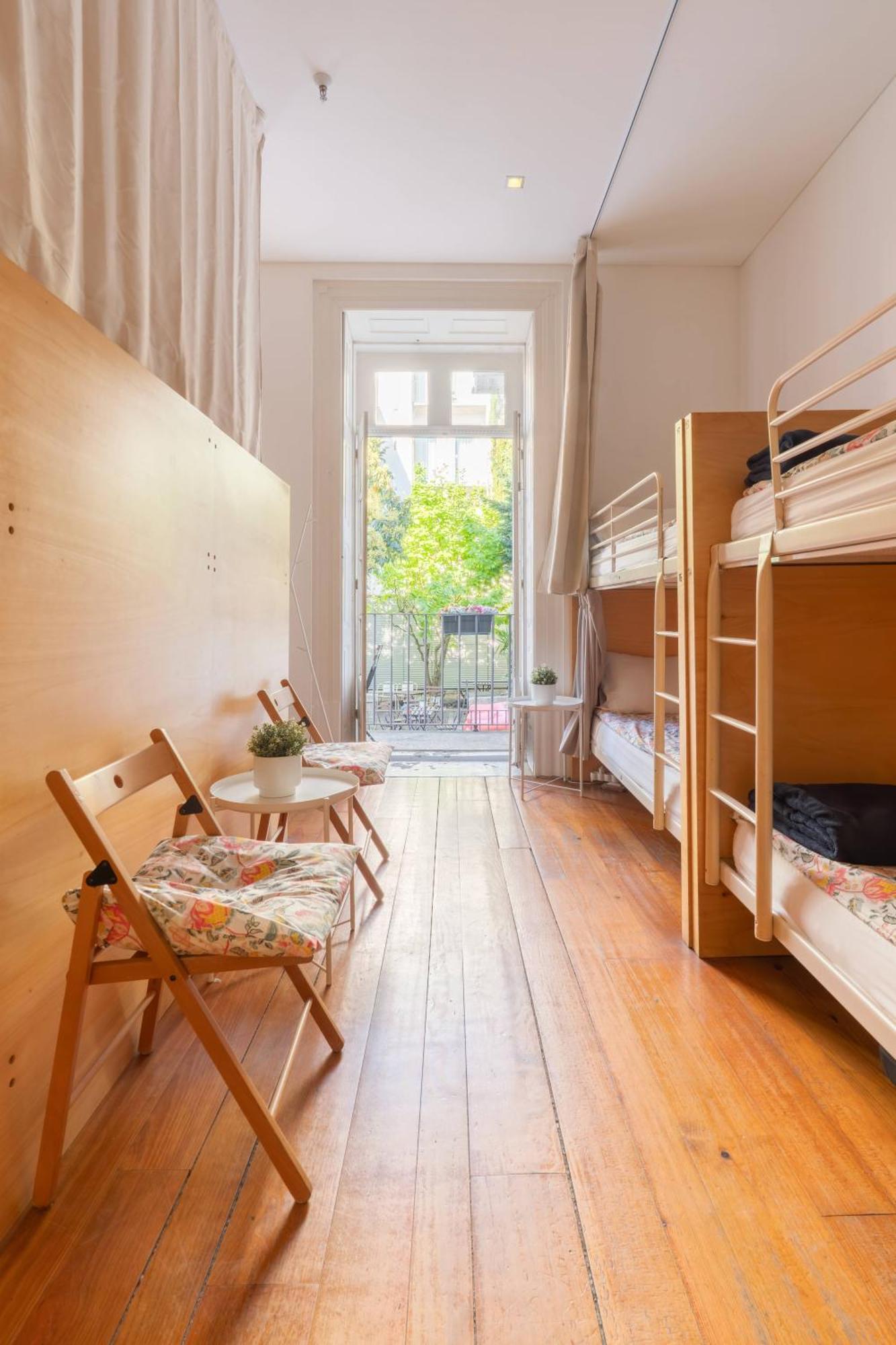 Bed Mixed 10-Bed Dormitory Room