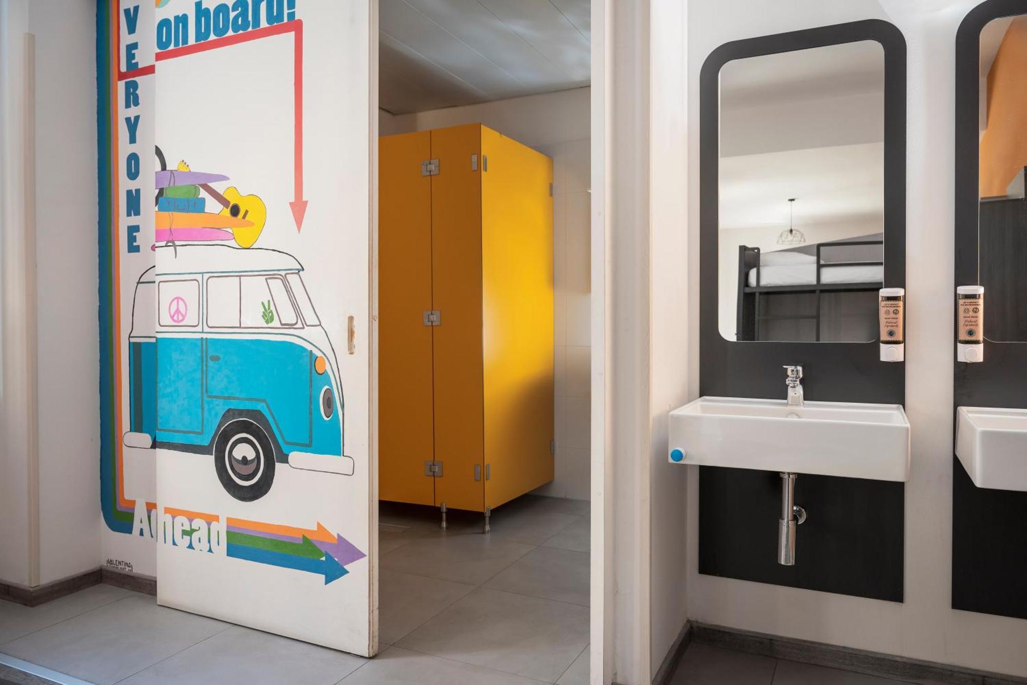 Single Bed Mixed Dormitory Room