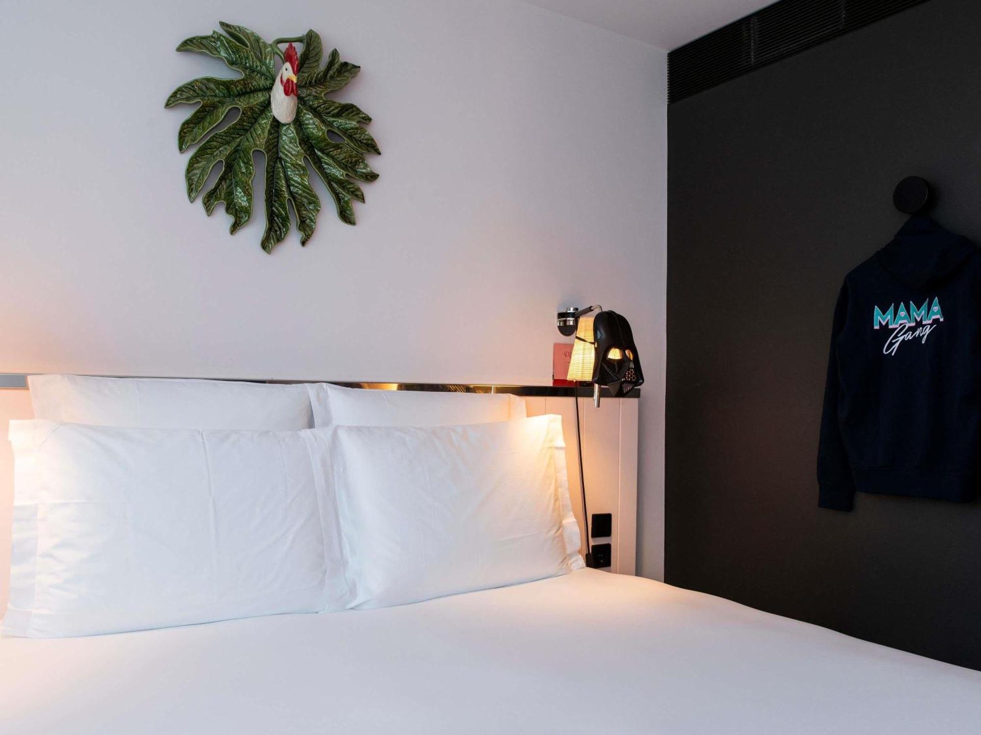Medium Mama Double Room King Bed Avenue View