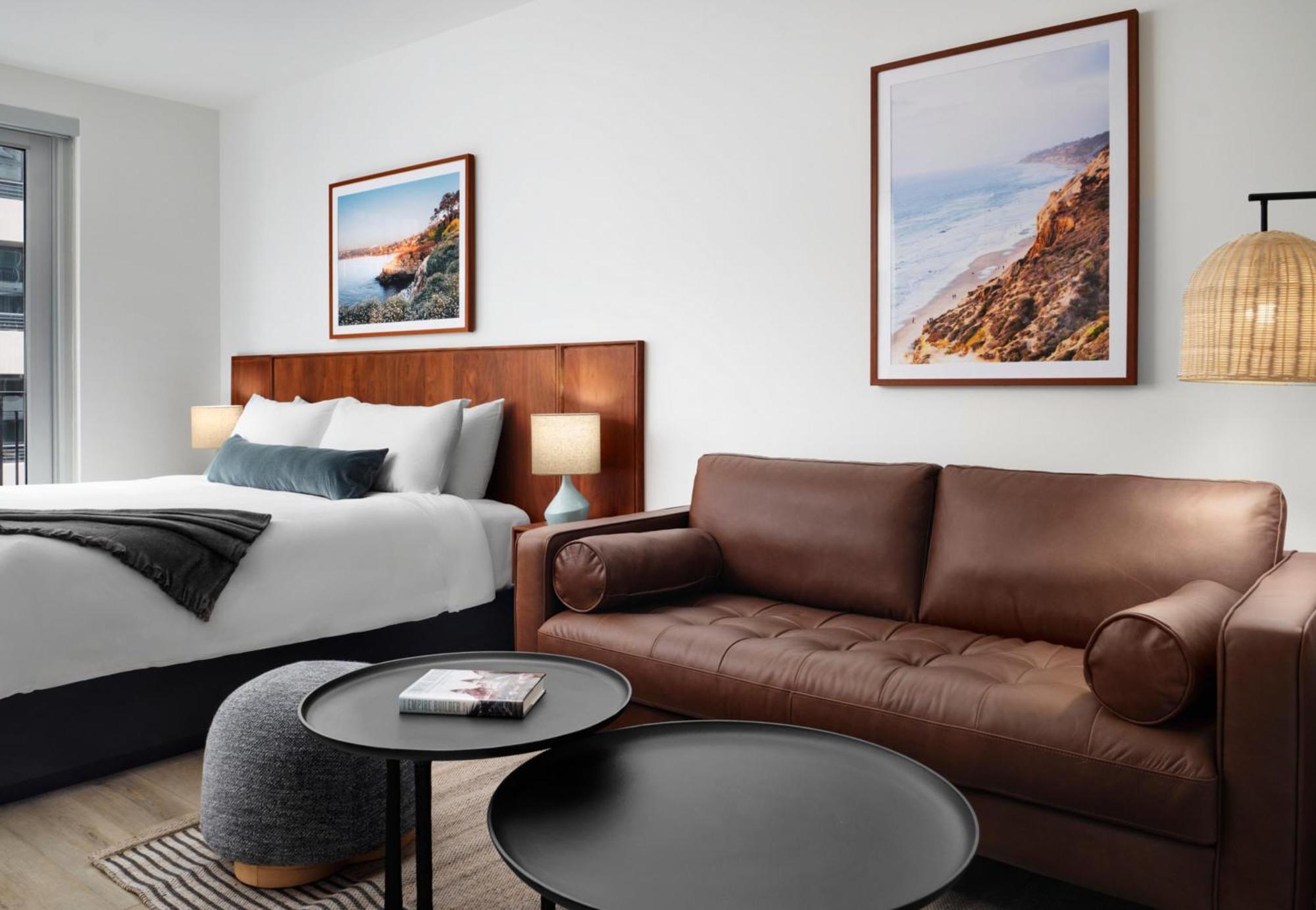 Deluxe King Room with City View
