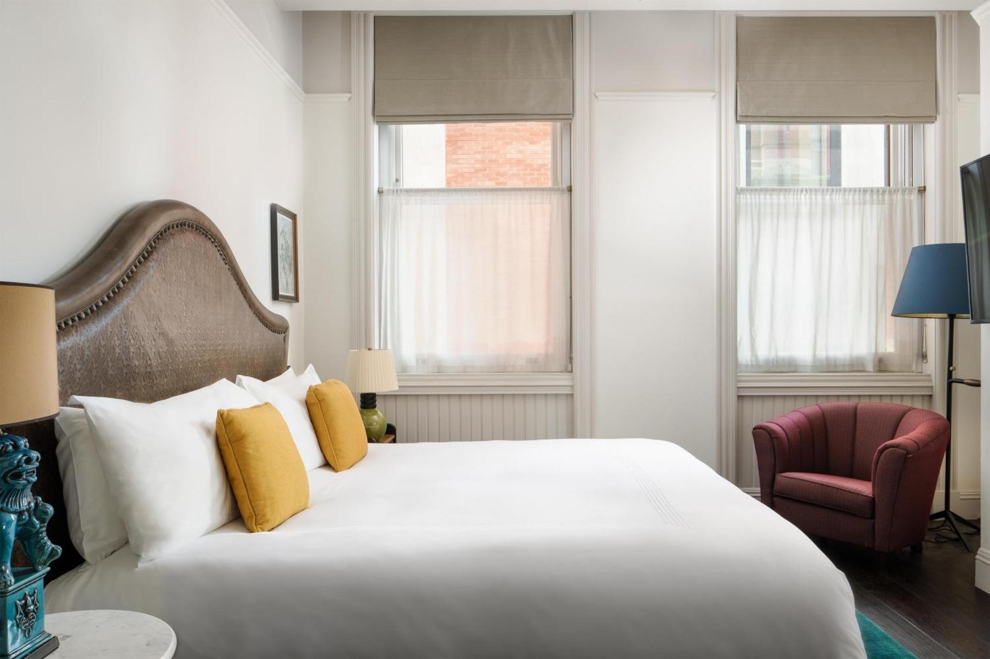 One-Bedroom Corner Suite