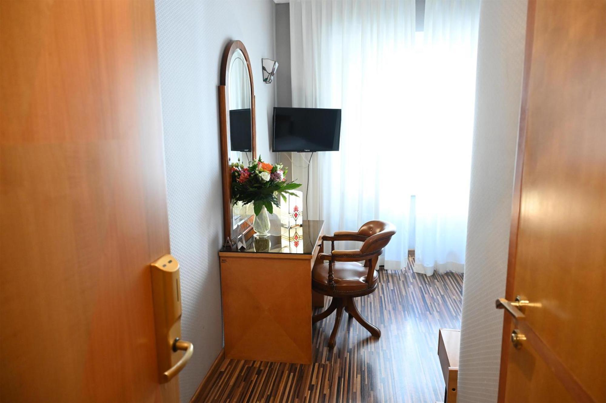 Classic Single Room