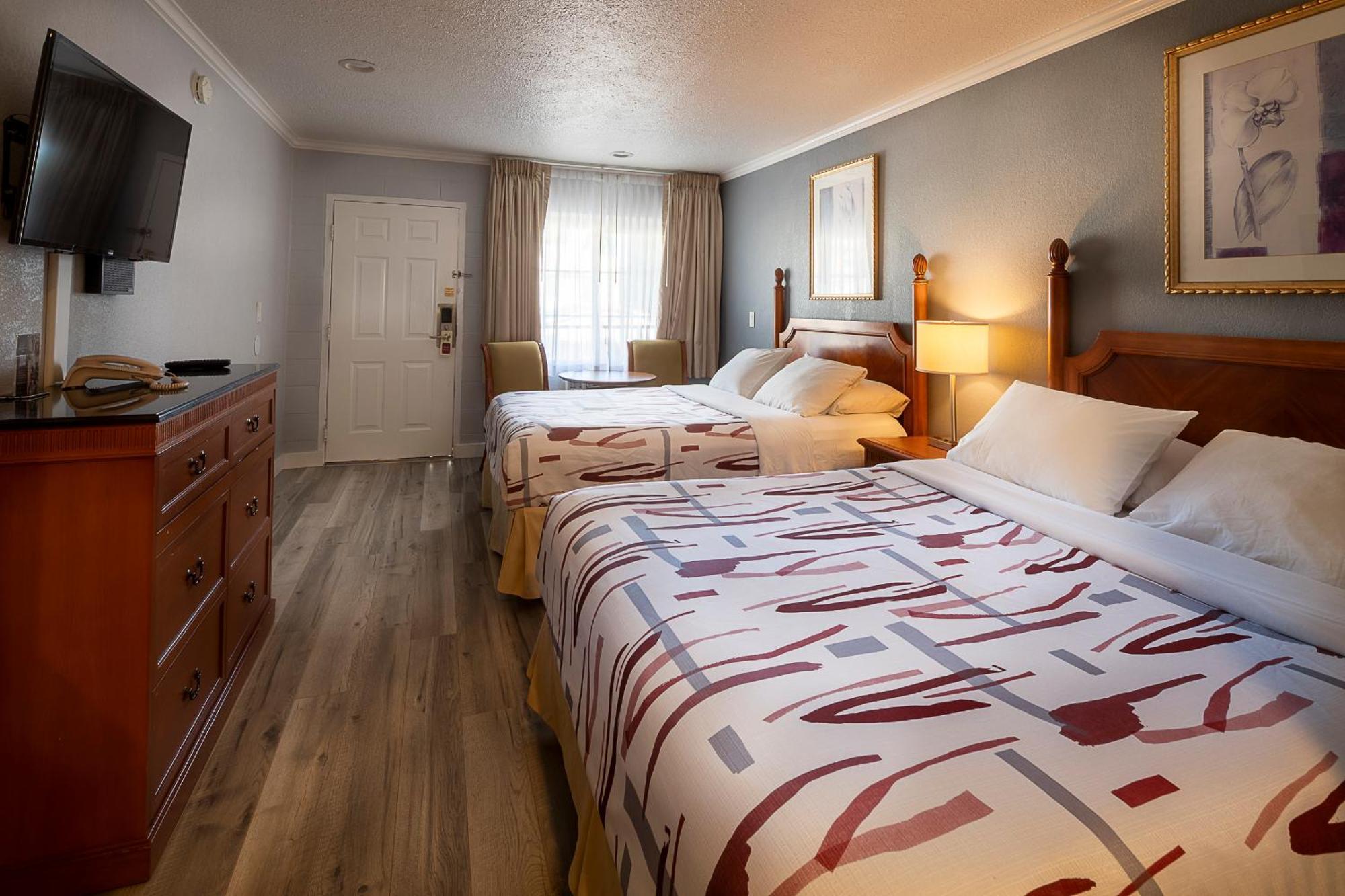 2 Queen Bed