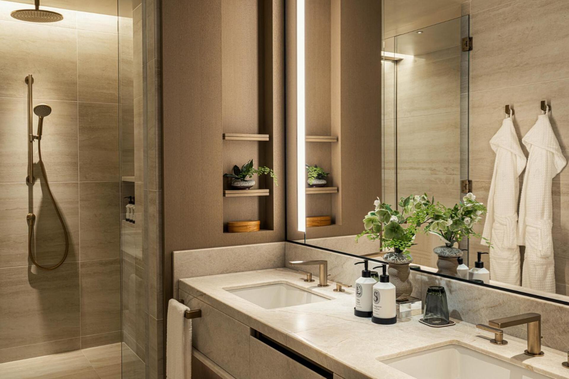 Ginza Room Two Queen