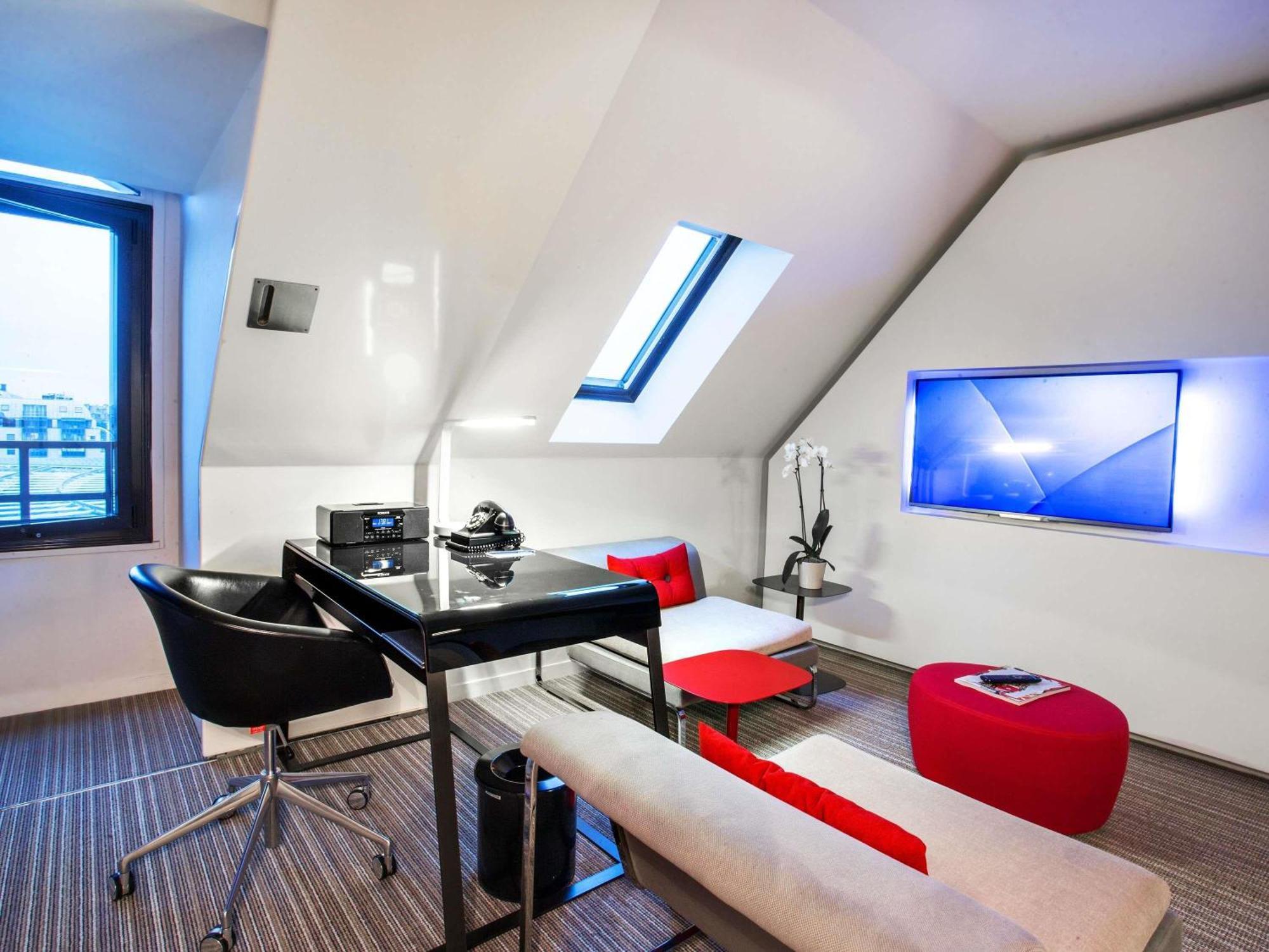 Junior Queen Suite