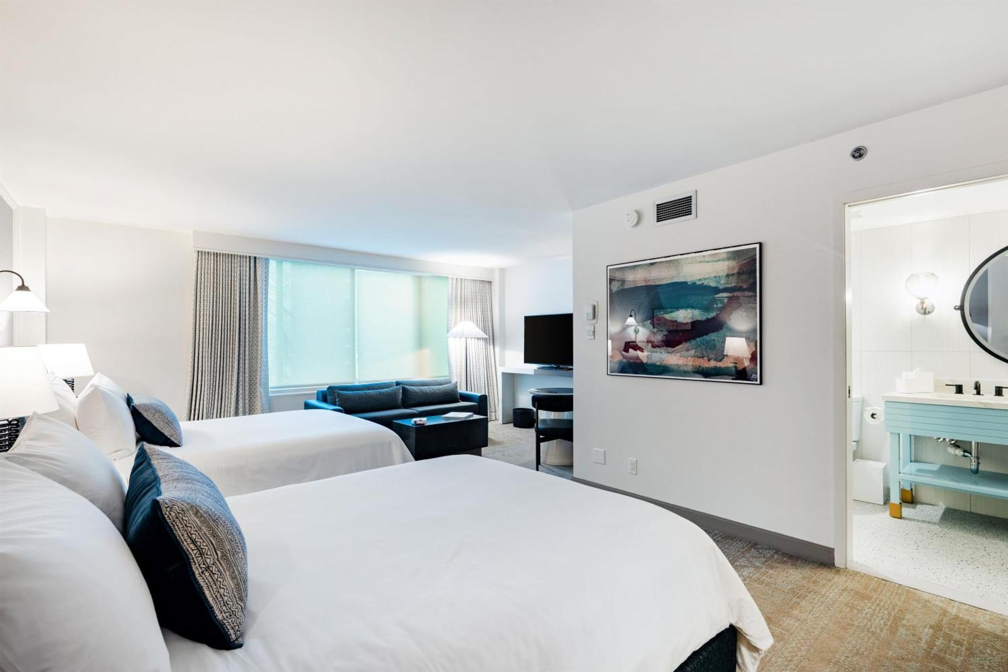 The Wild Rose Suite- One Bedroom Queen Queen with Sofa Bed ADA