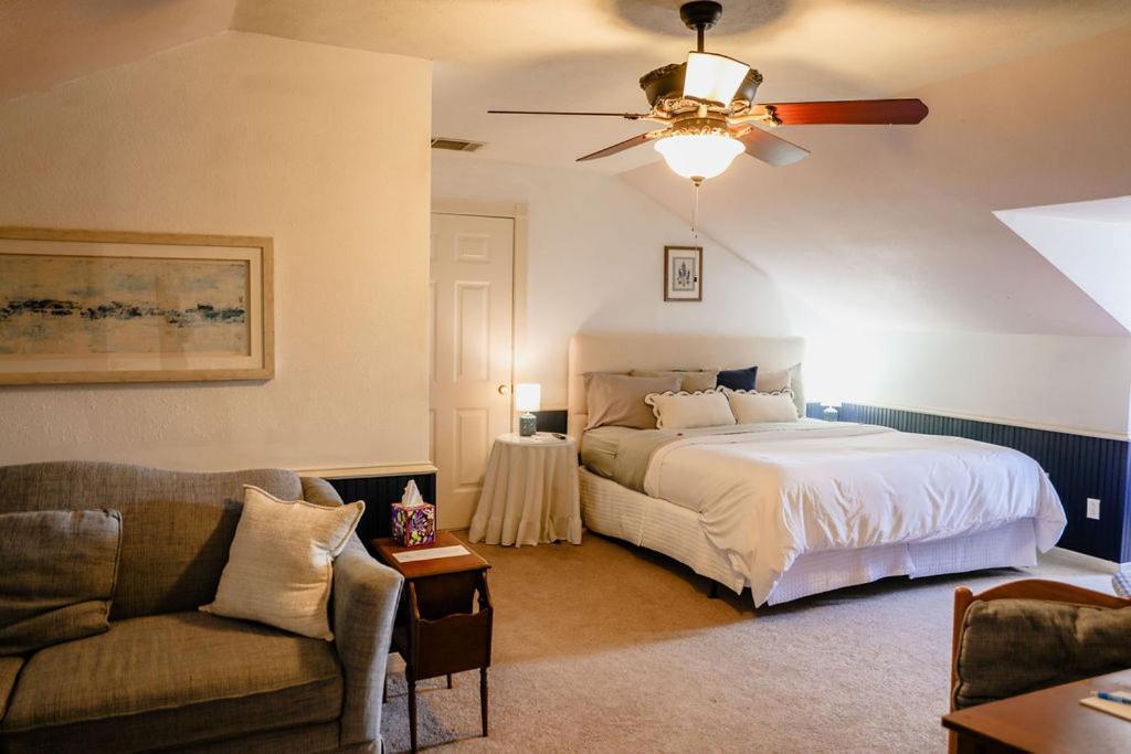 Queen Room with Sofa Bed