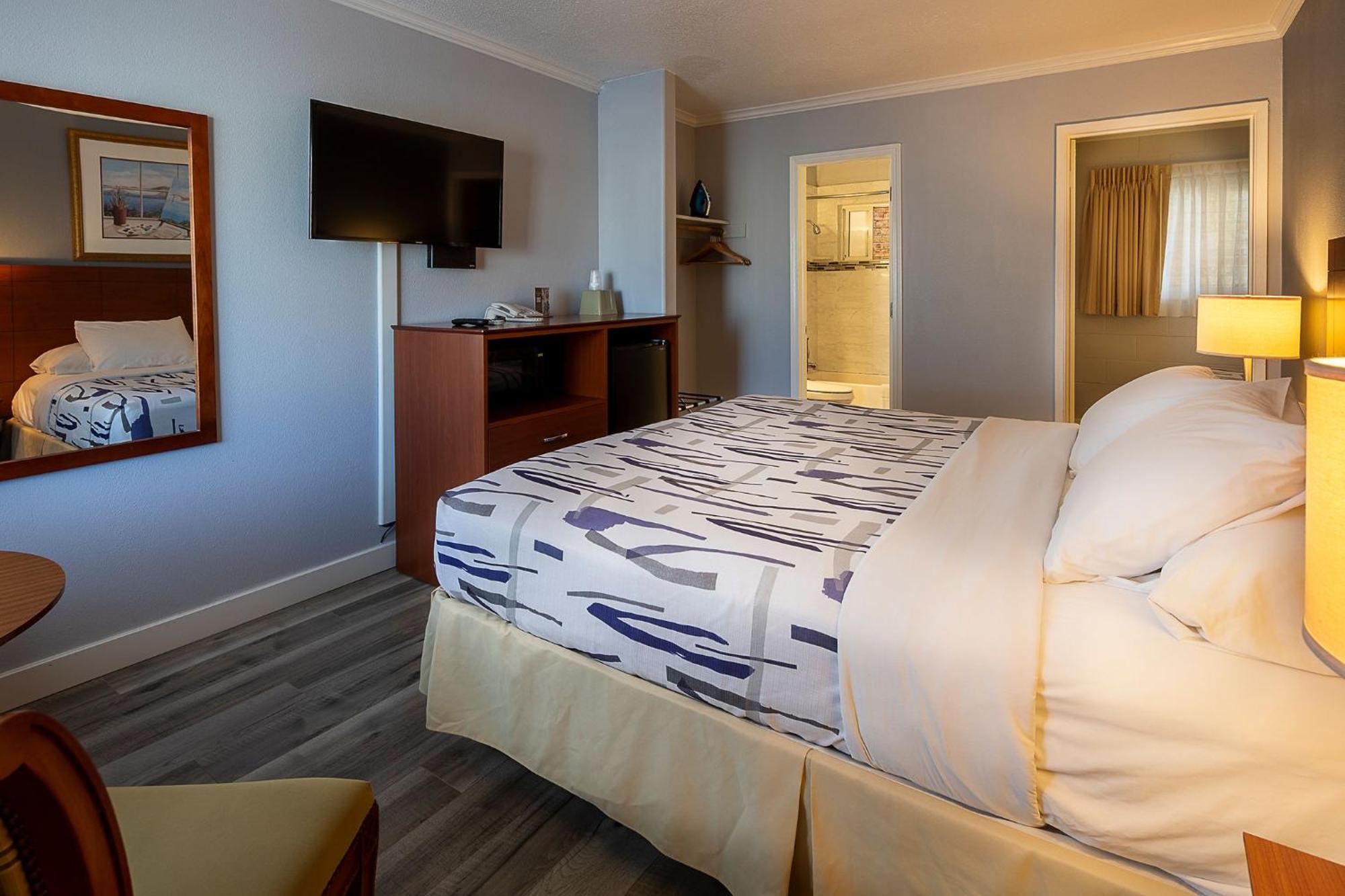 1 King Bed & 1 Full Bed