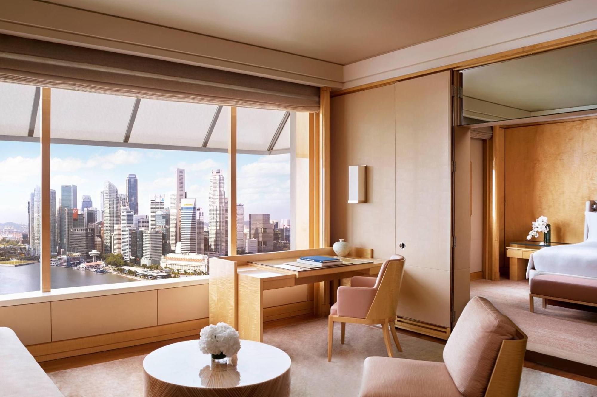 Club Deluxe Suite 1 King Bed Marina Bay View Lounge Access,1774444306:JPEG