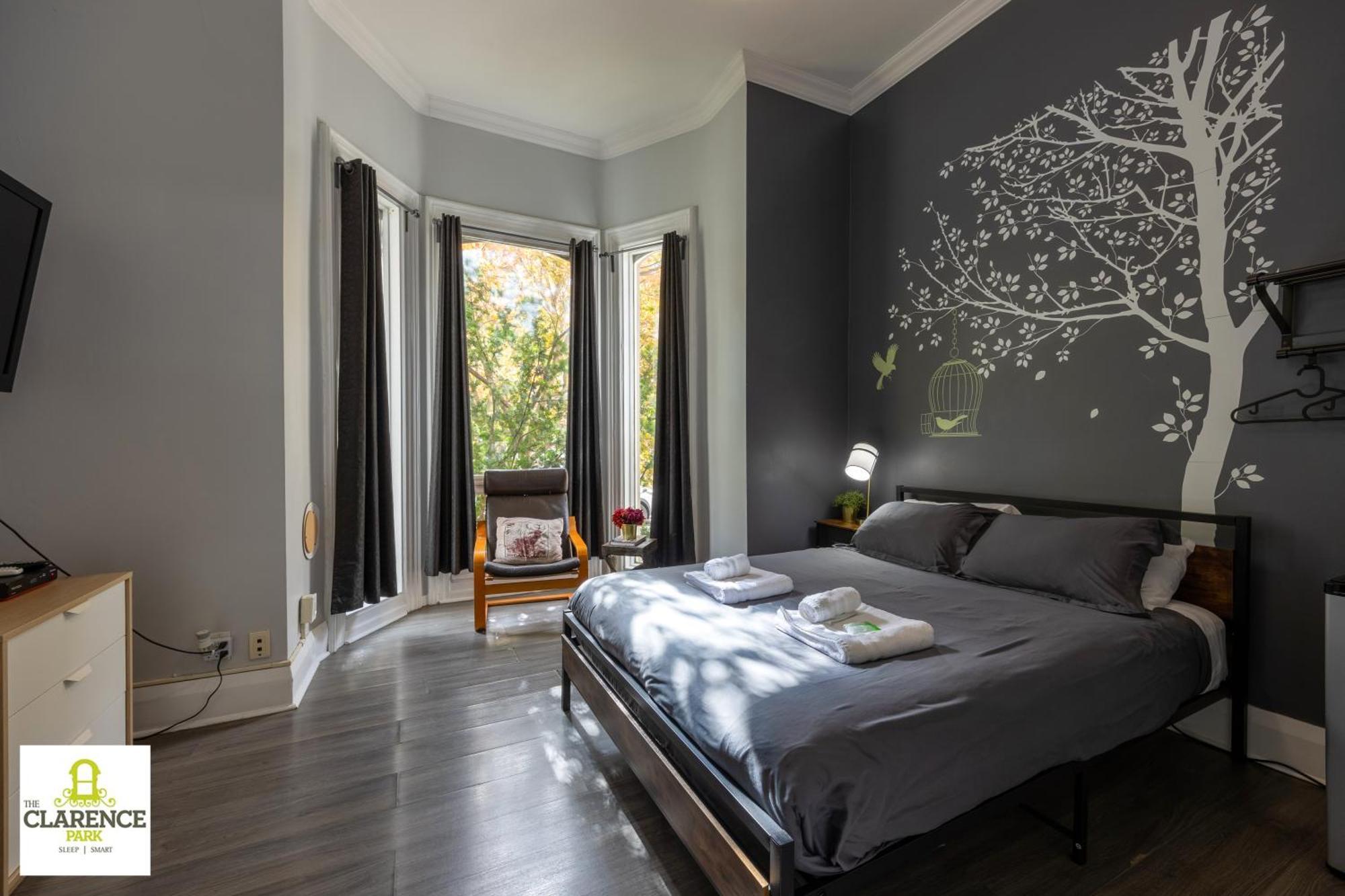 Deluxe Queen Room