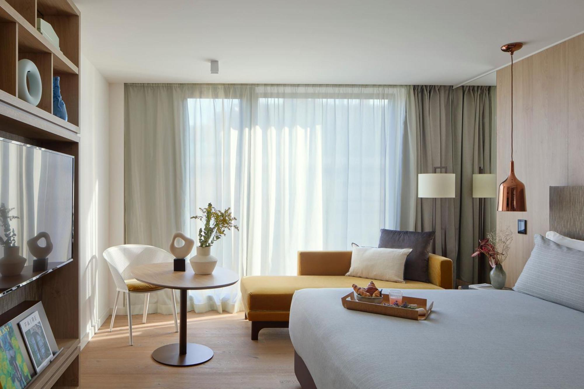 Two Superior ME  Room - Connected