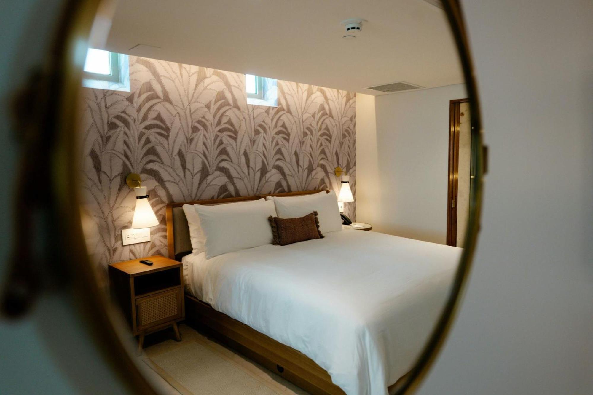 Deluxe King Room - Interior