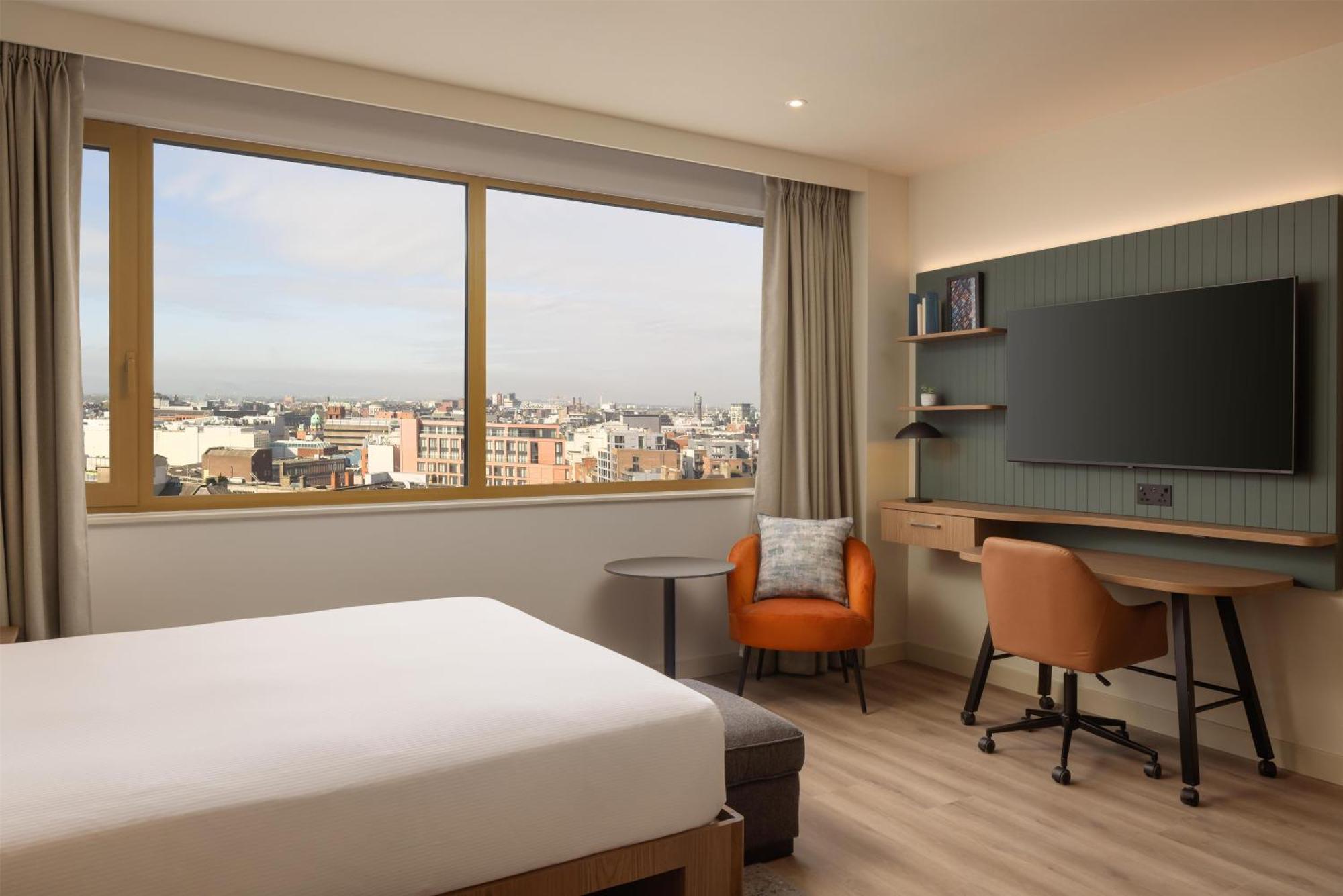 Queen Studio Suite with City View