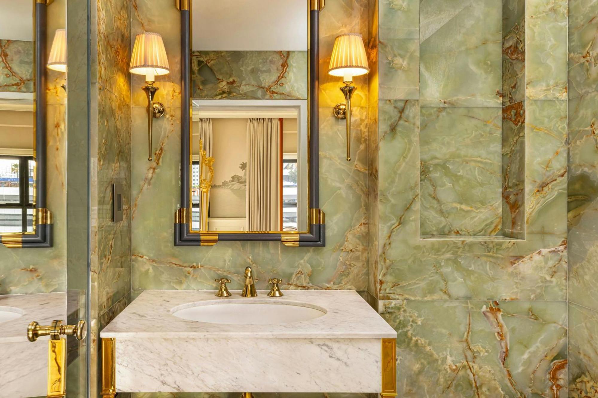 Royal Maharaja Family Suite, 2 King (Club Lounge Access with Complimentary Breakfast, Cocktails & Snacks)