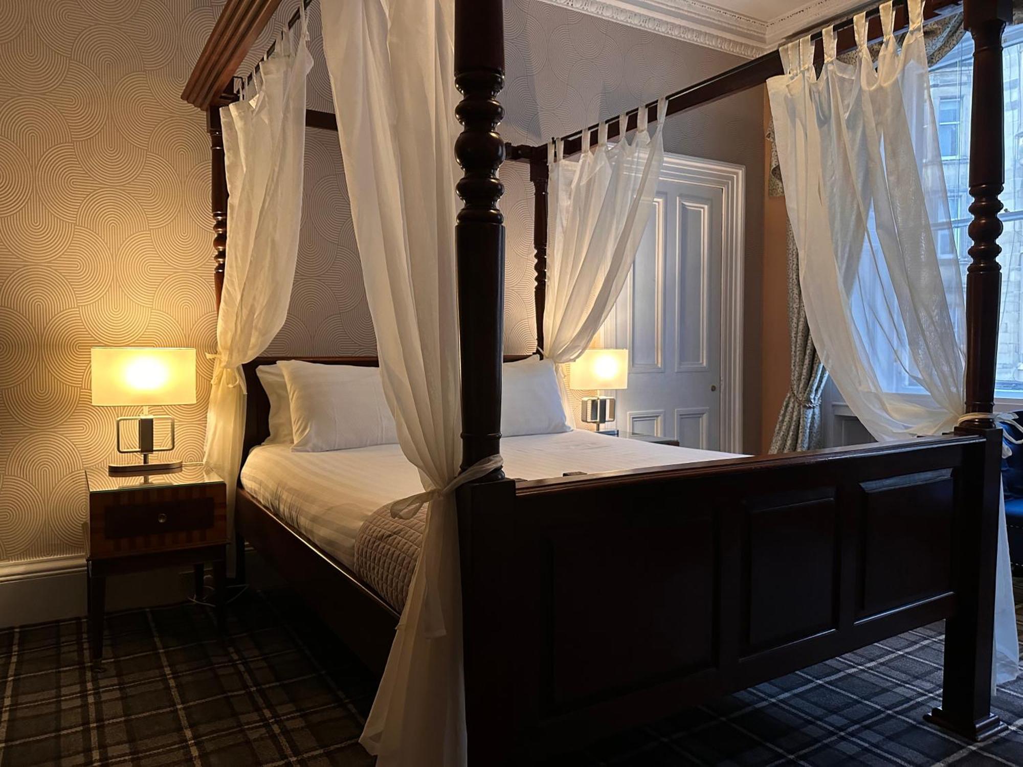 Luxury King Size Ensuite with Four Poster Bed