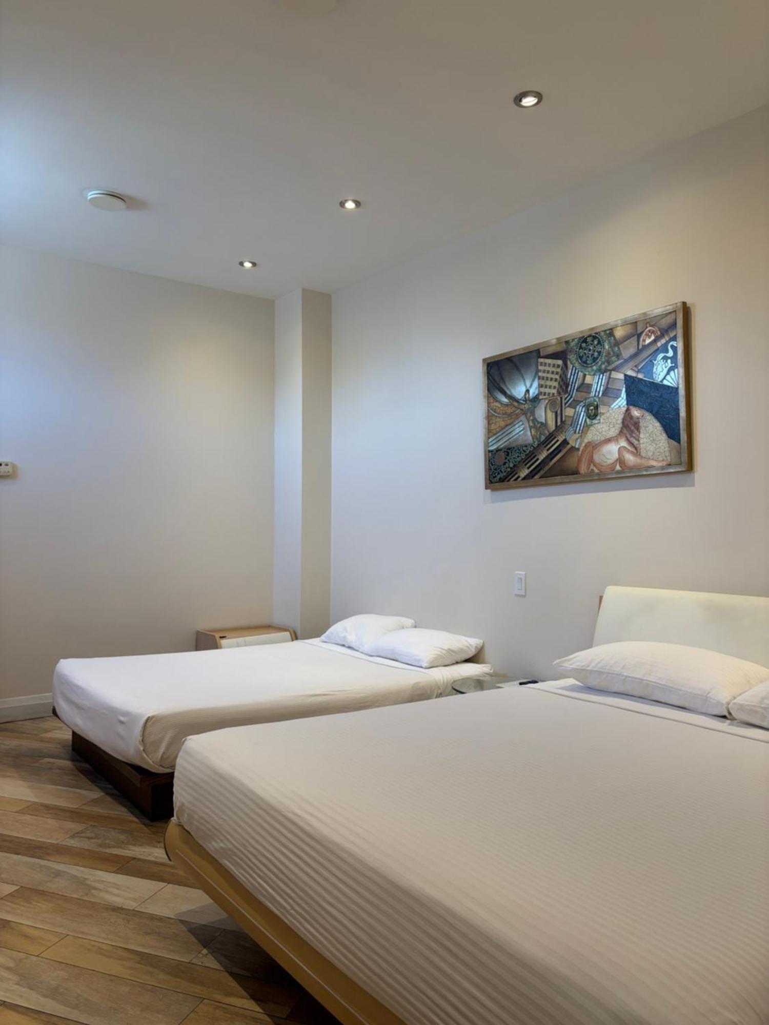 Deluxe King Suite (2 Adults)