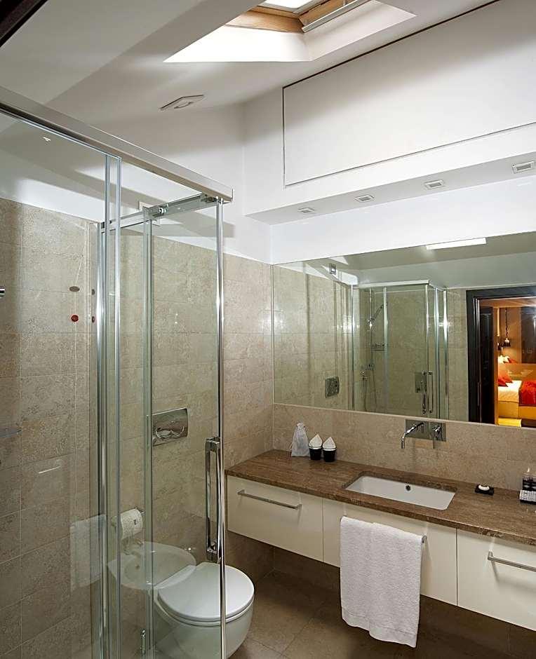 One-Bedroom Apartment - Annex