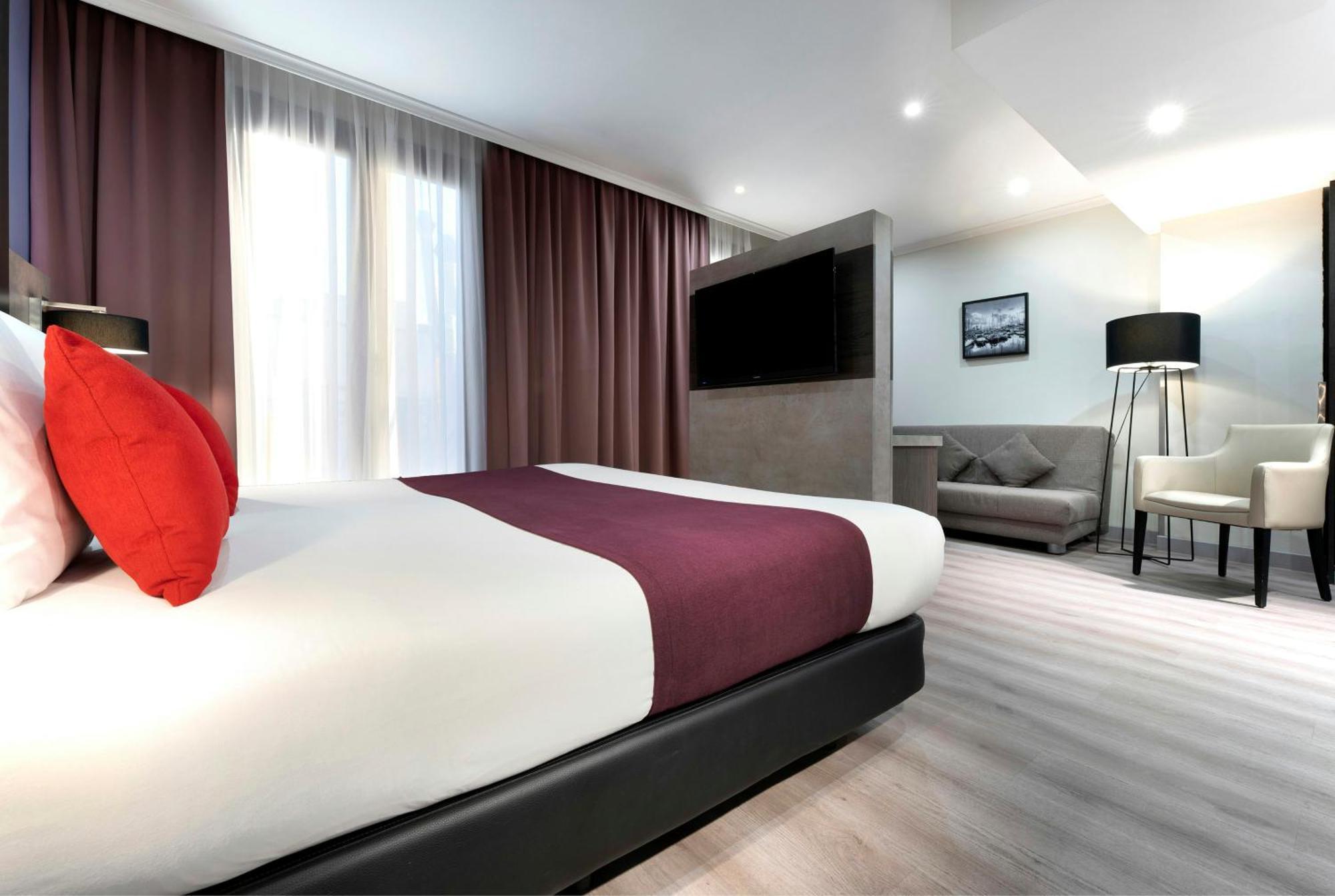 Deluxe Family Room