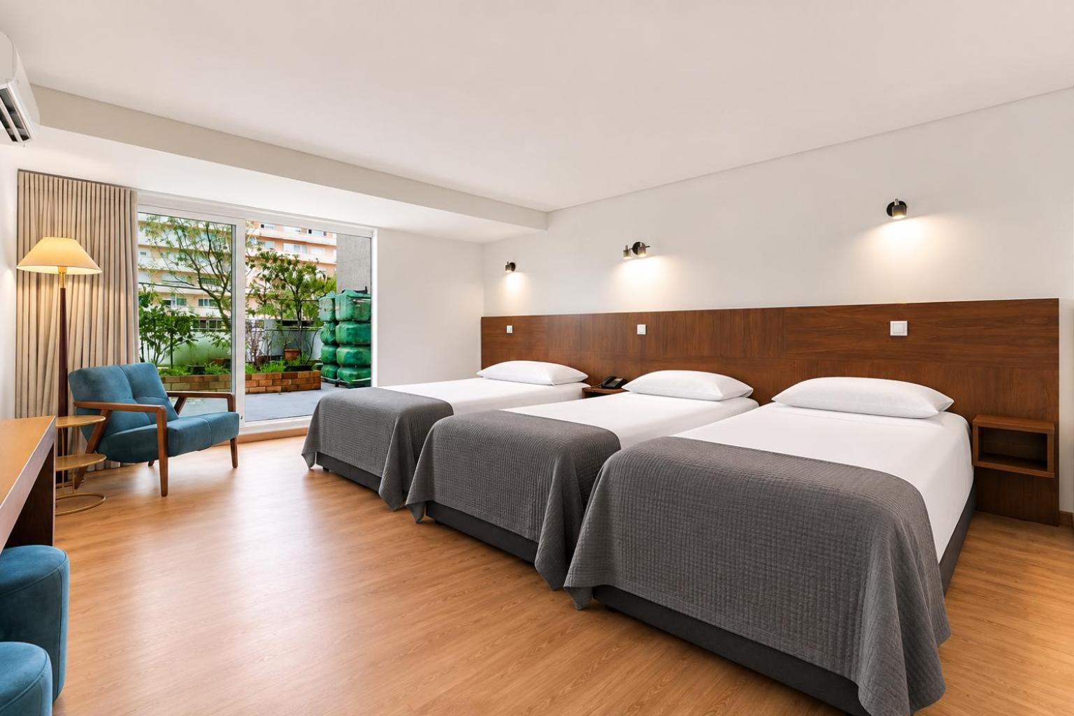 Quadruple Room with Terrace
