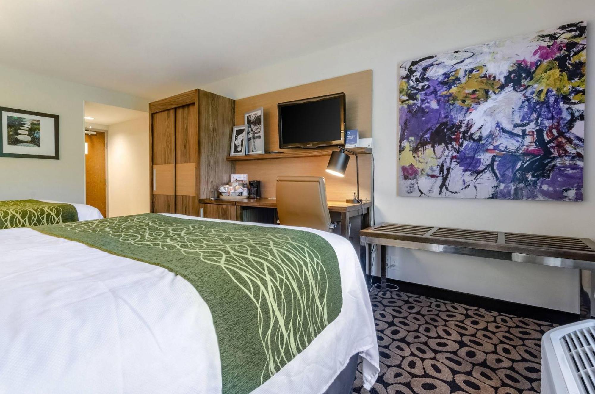 Queen Room with Two Queen Beds - Non-Smoking