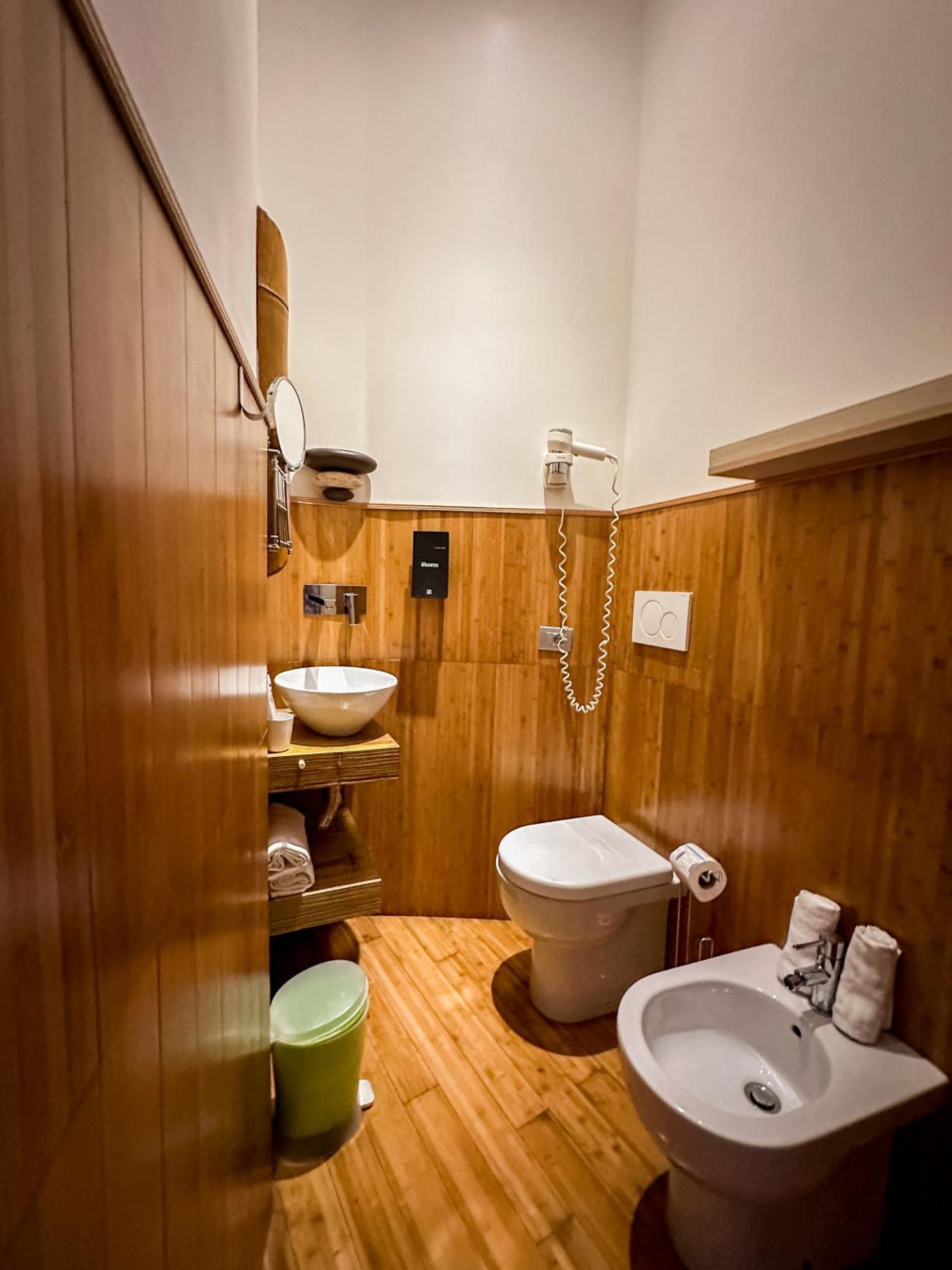 Superior Double Room with Grotto Shower