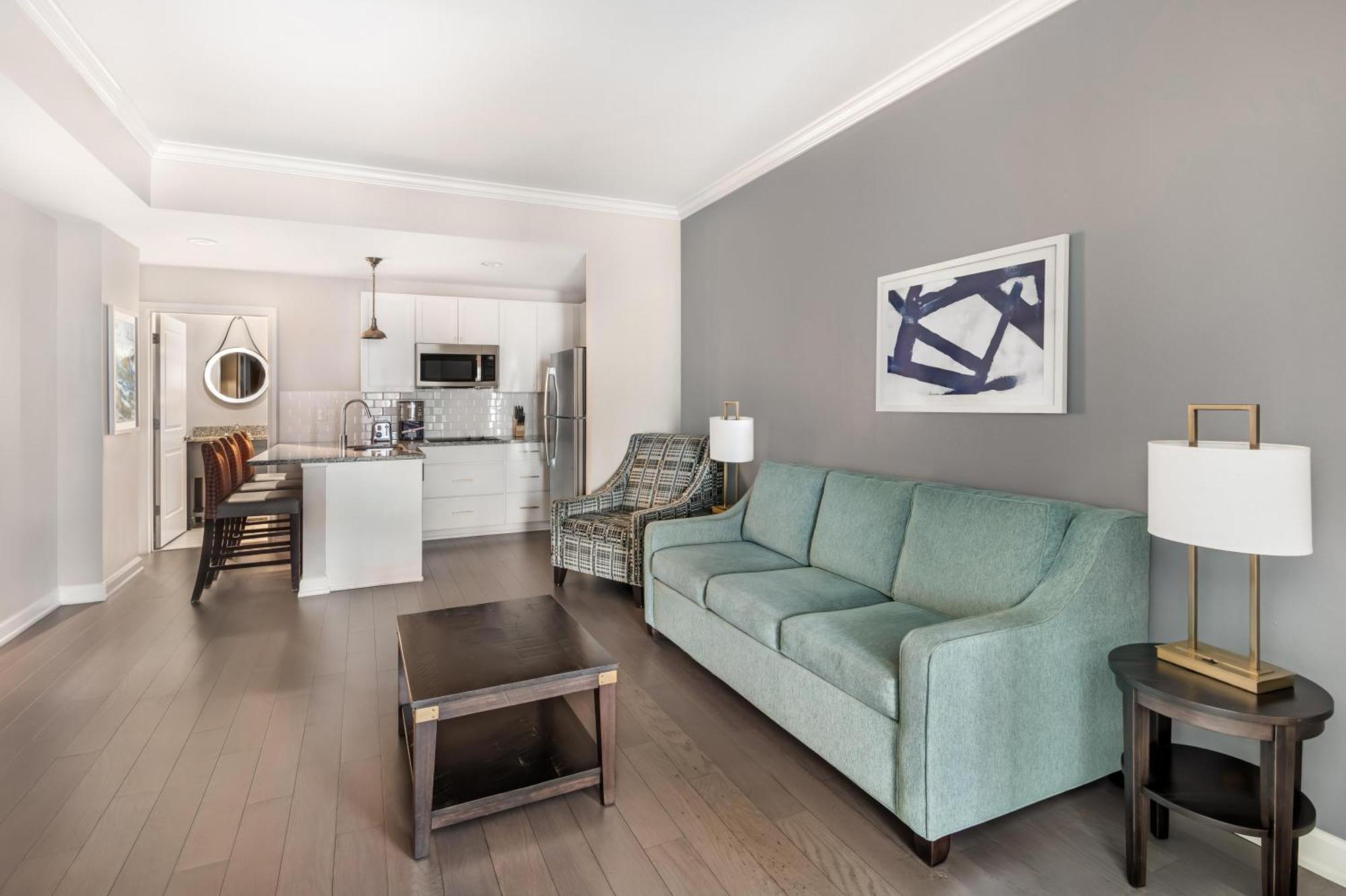 1 BEDROOM 1 KING DELUXE SUITE WITH SOFABED