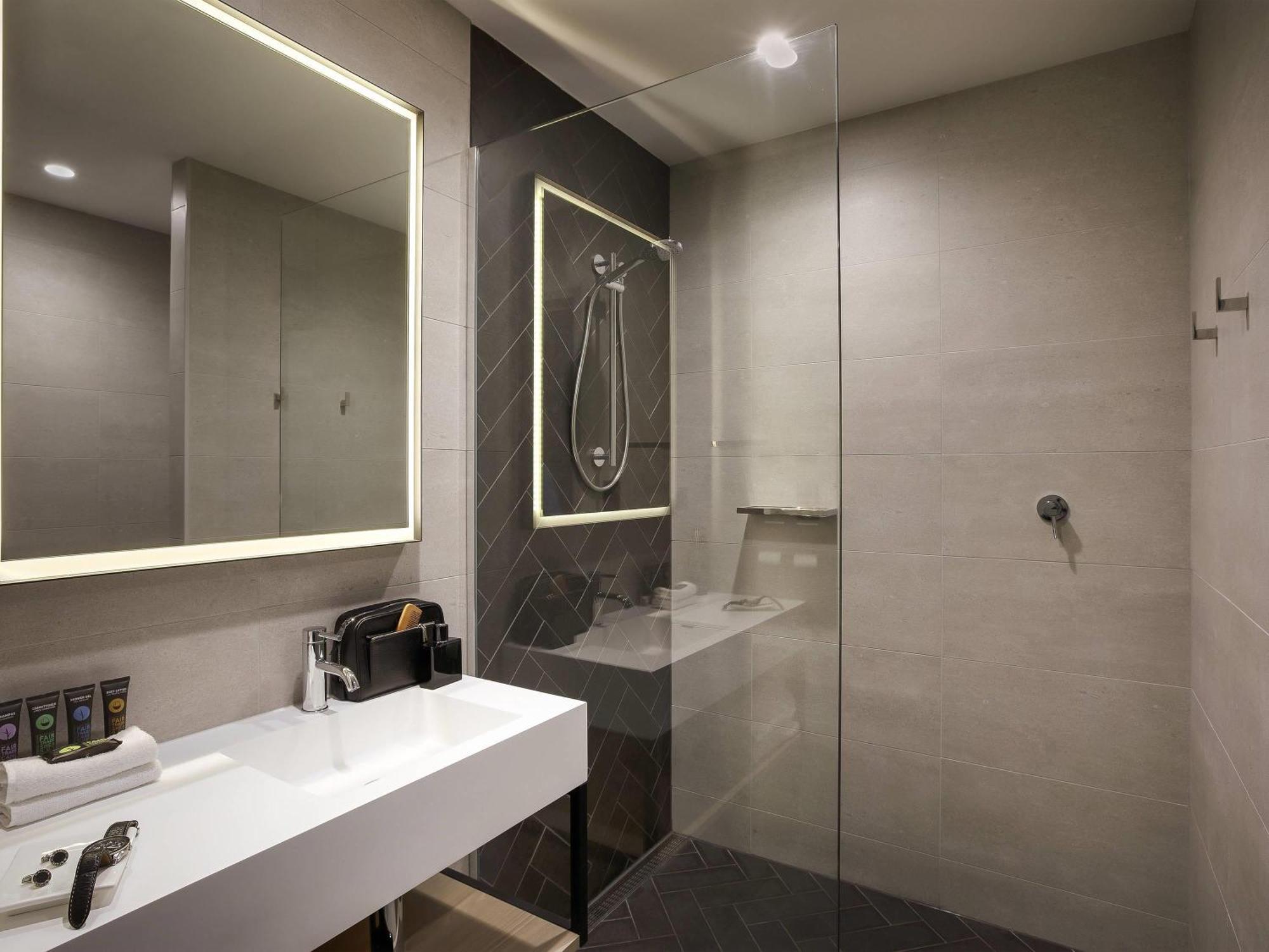 Junior King Suite with City View