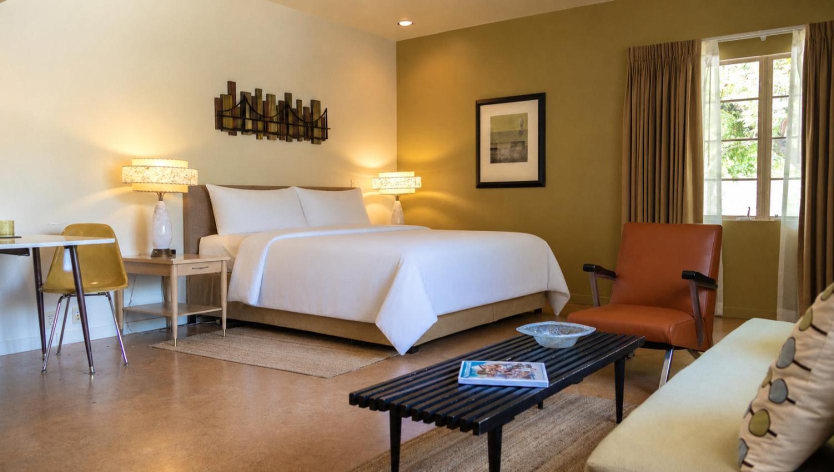 King Suite with Pool View