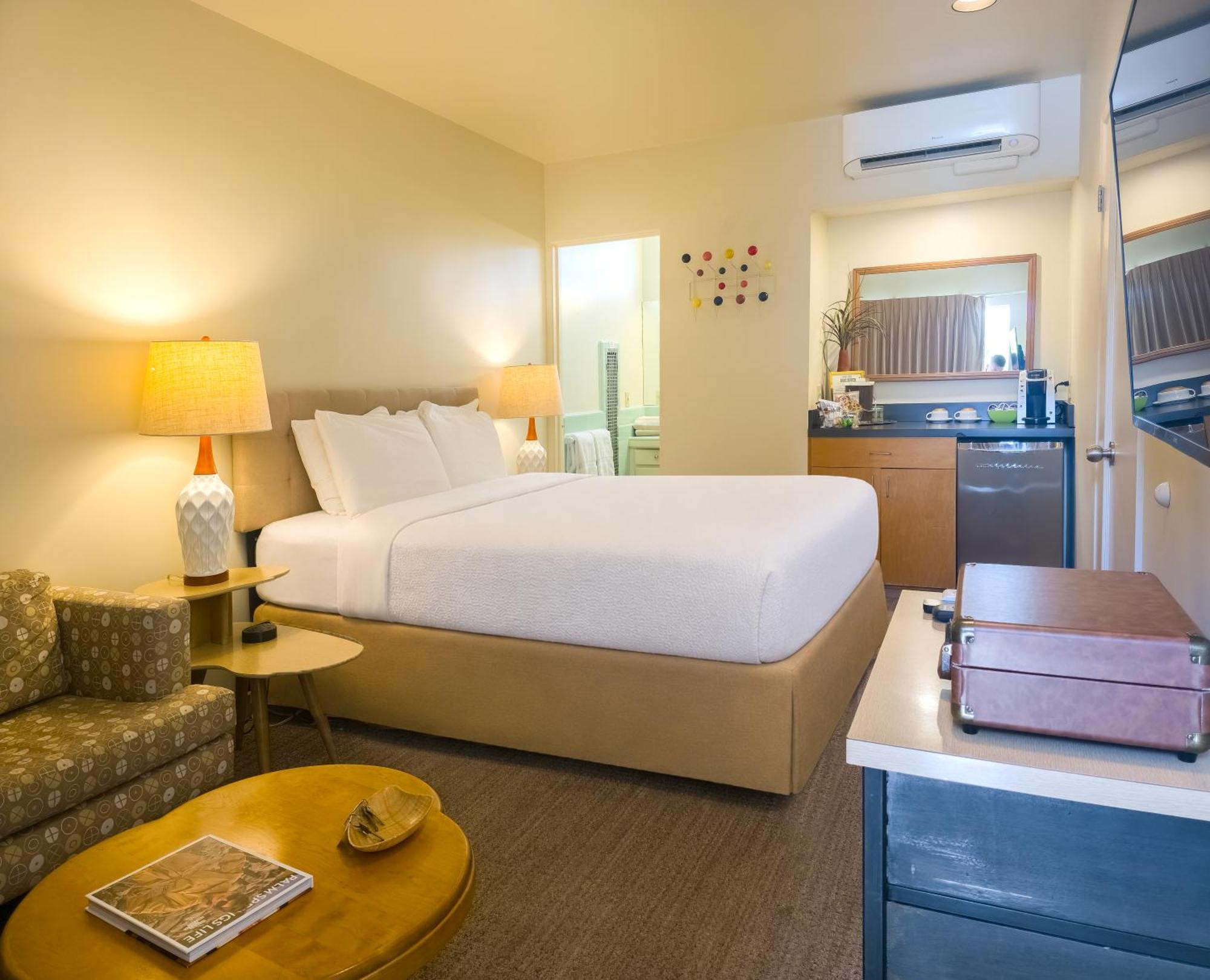 Queen Room with Pool View