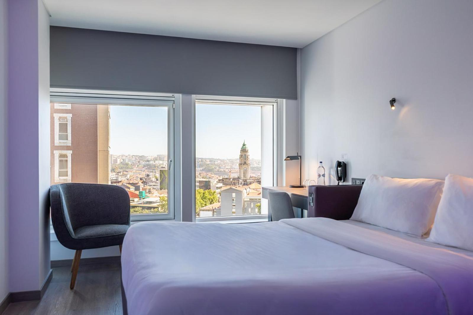 Premium Queen View