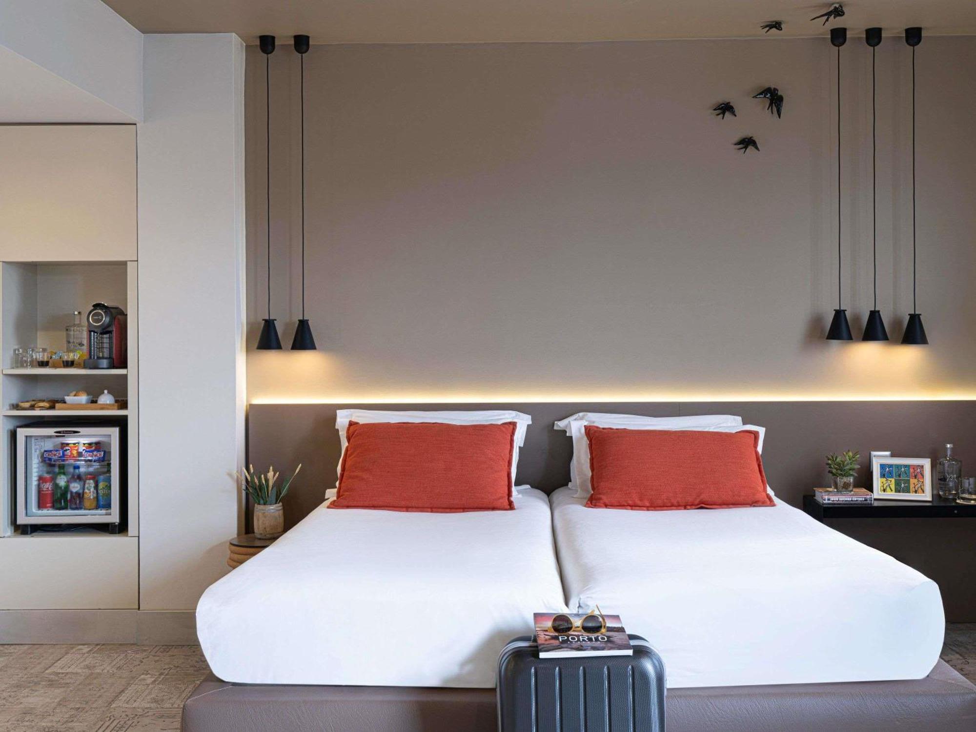 Superior Room City View Twin Bed