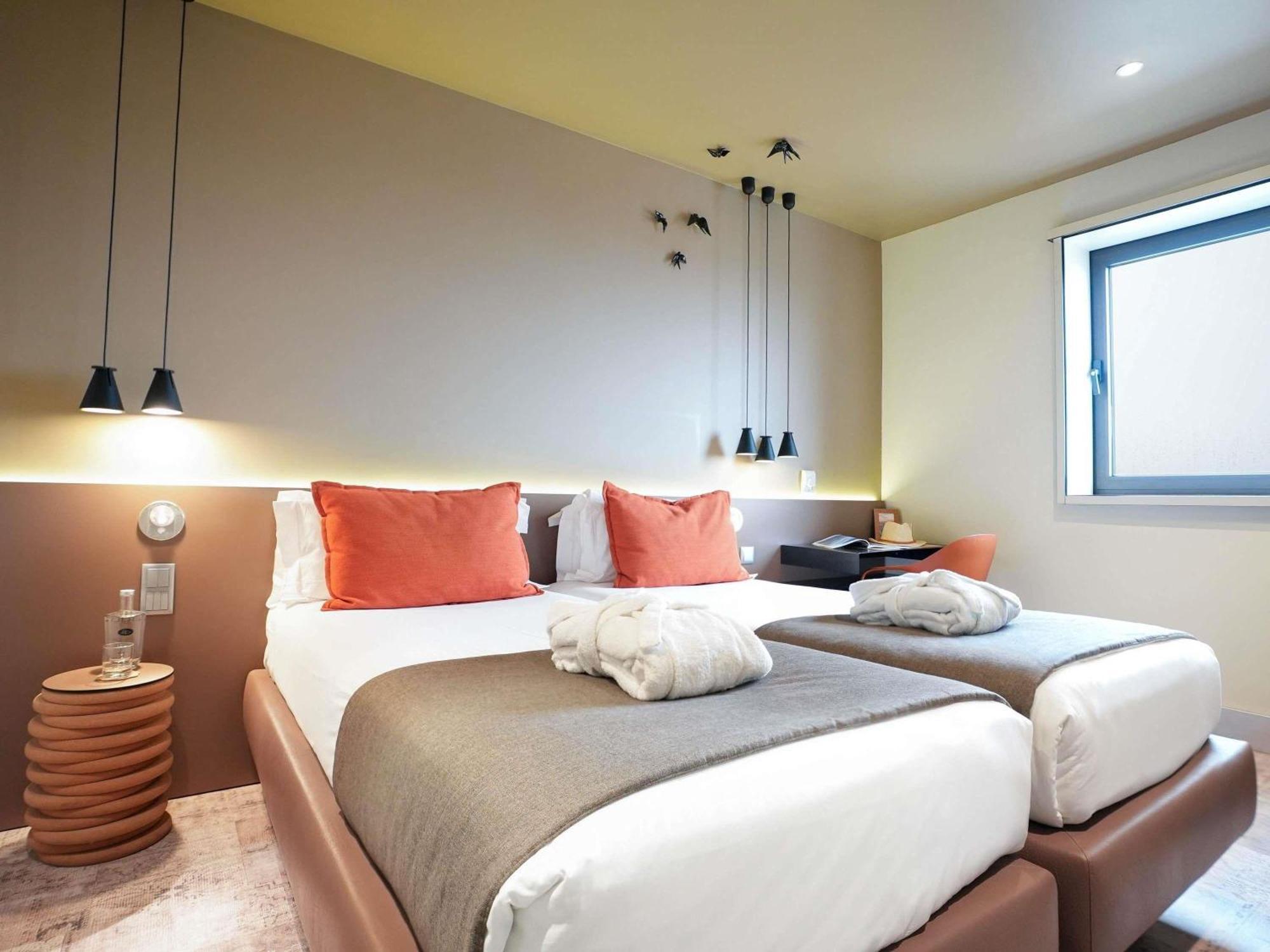 Superior Room City View Twin Bed
