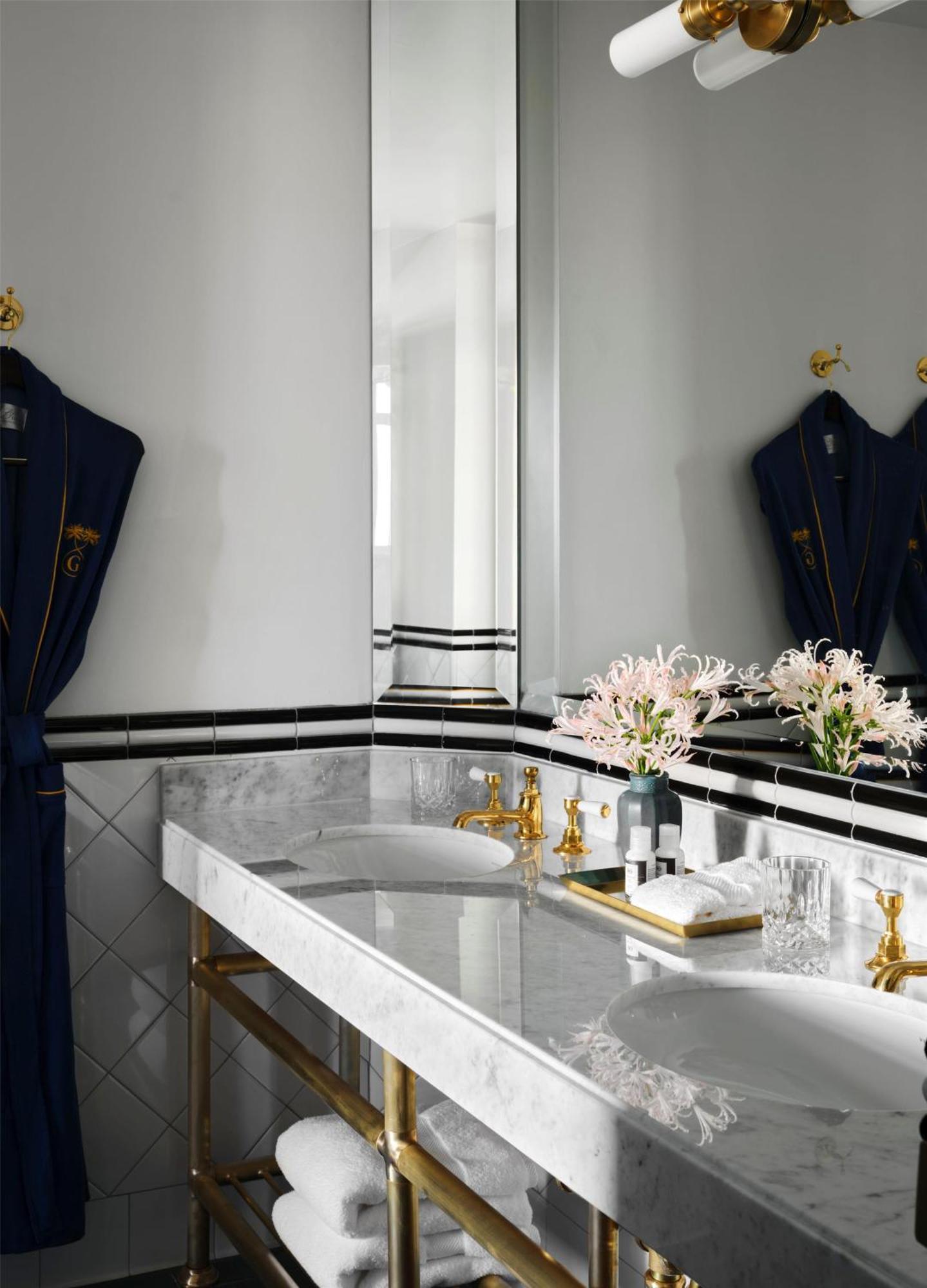 One-Bedroom King Suite