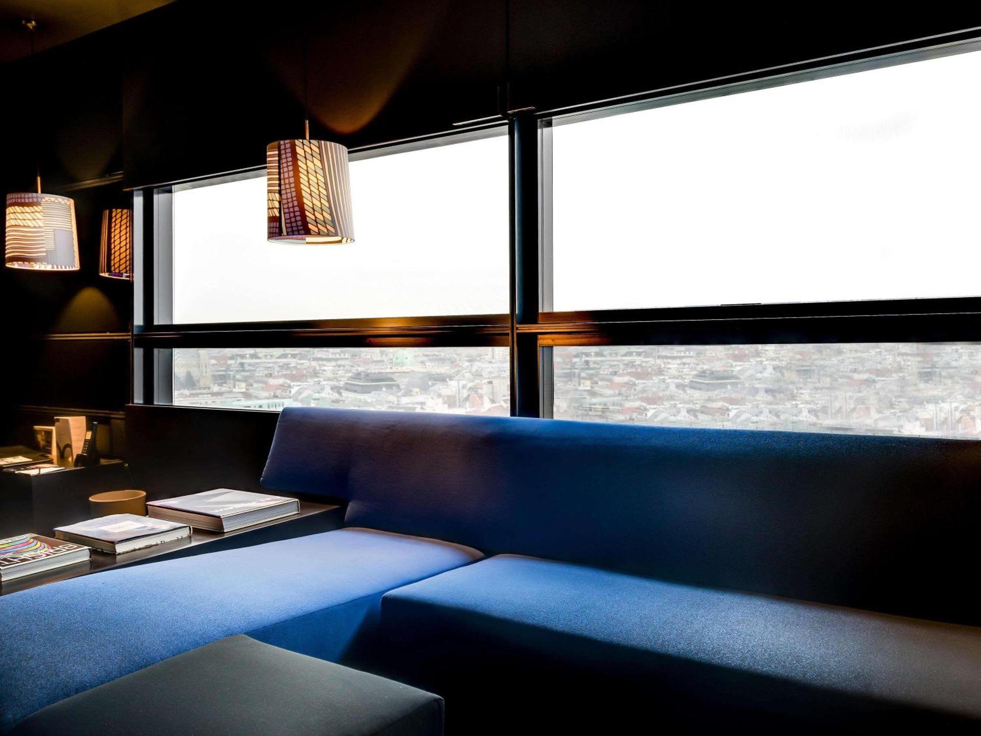 Black Deluxe King Suite Danube Canal View