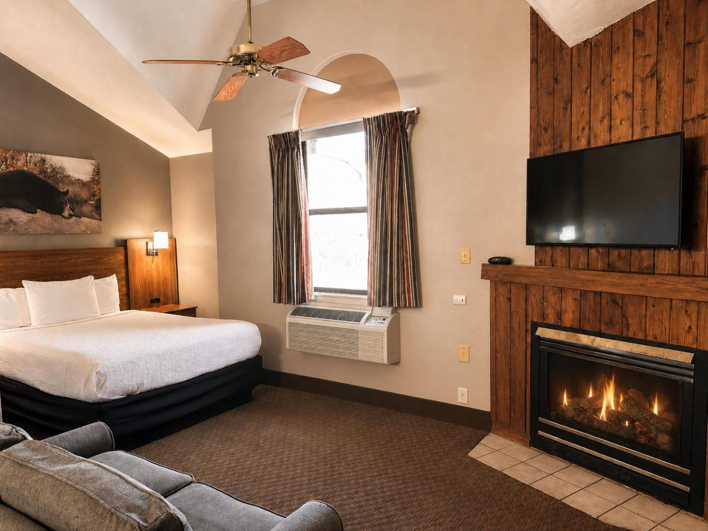 Queen Suite with Spa Bath - No Pets