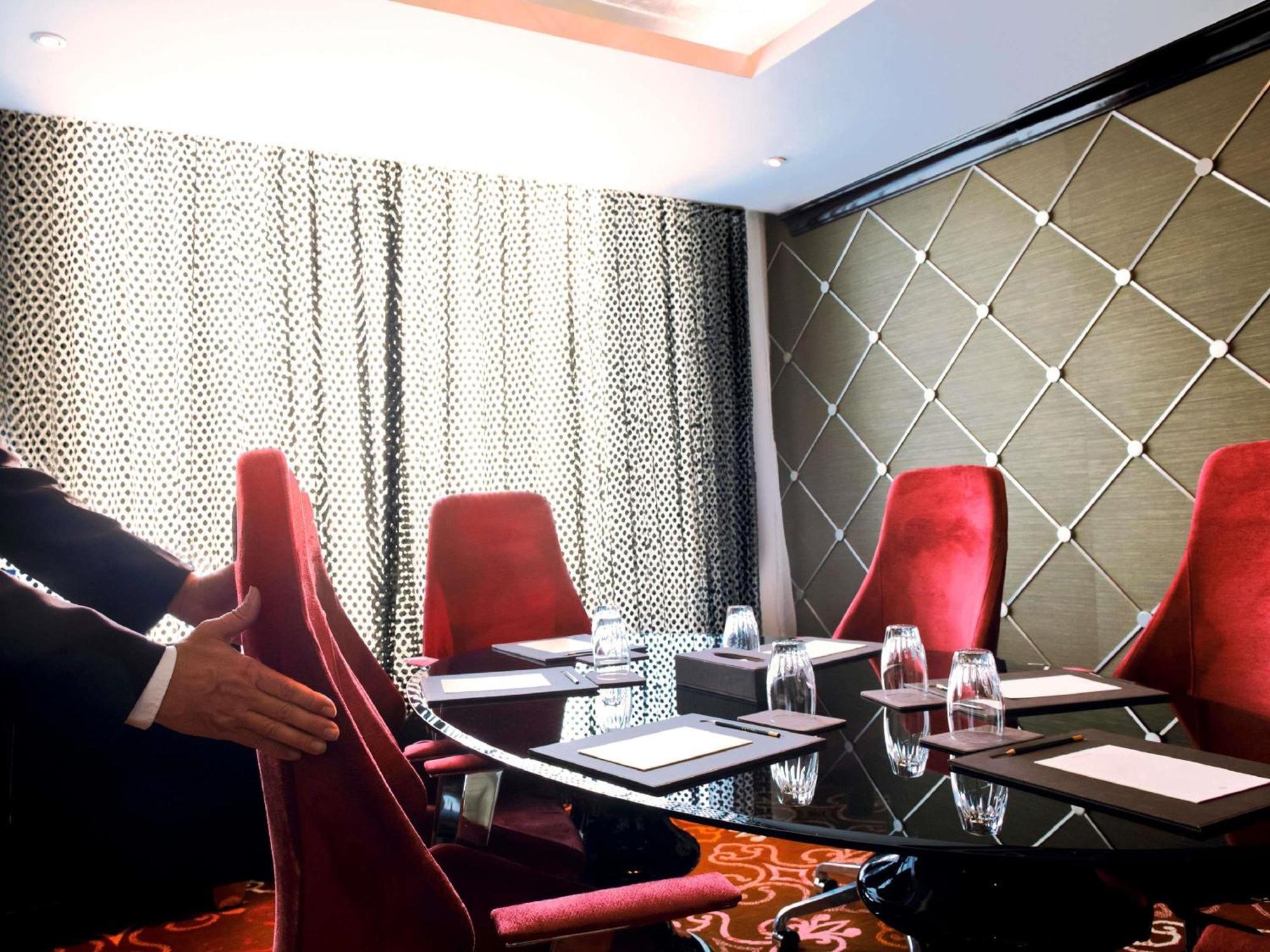 Prestige Suite, King Bed, Living Area with Lounge Access, Breakfast, Hi-tea, Cocktail Hours, Meeting Room access for an Hour, Airport Transfers(T1 & T2)