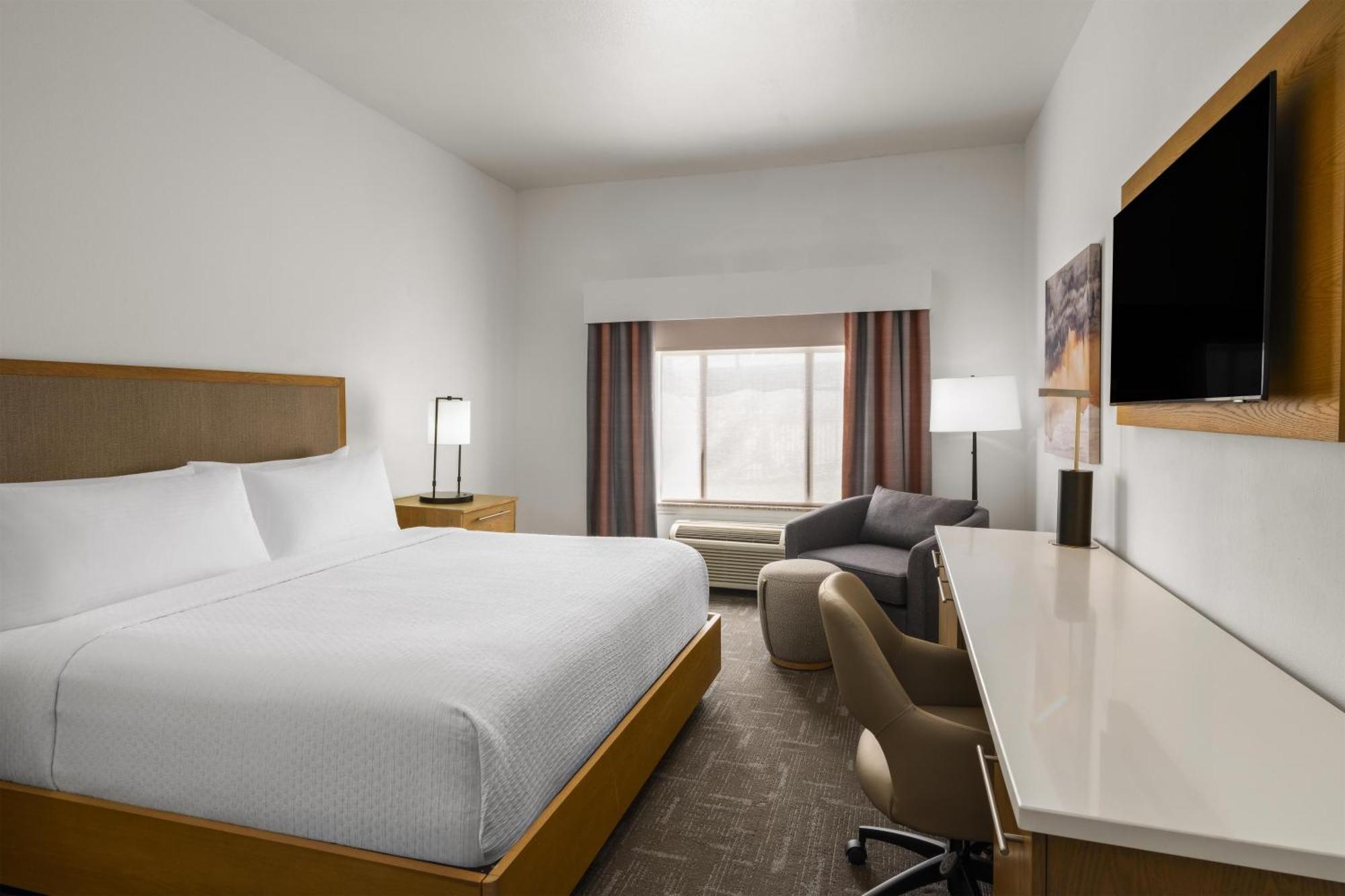 King Room with Roll-in Shower - Disability Access/Non-Smoking
