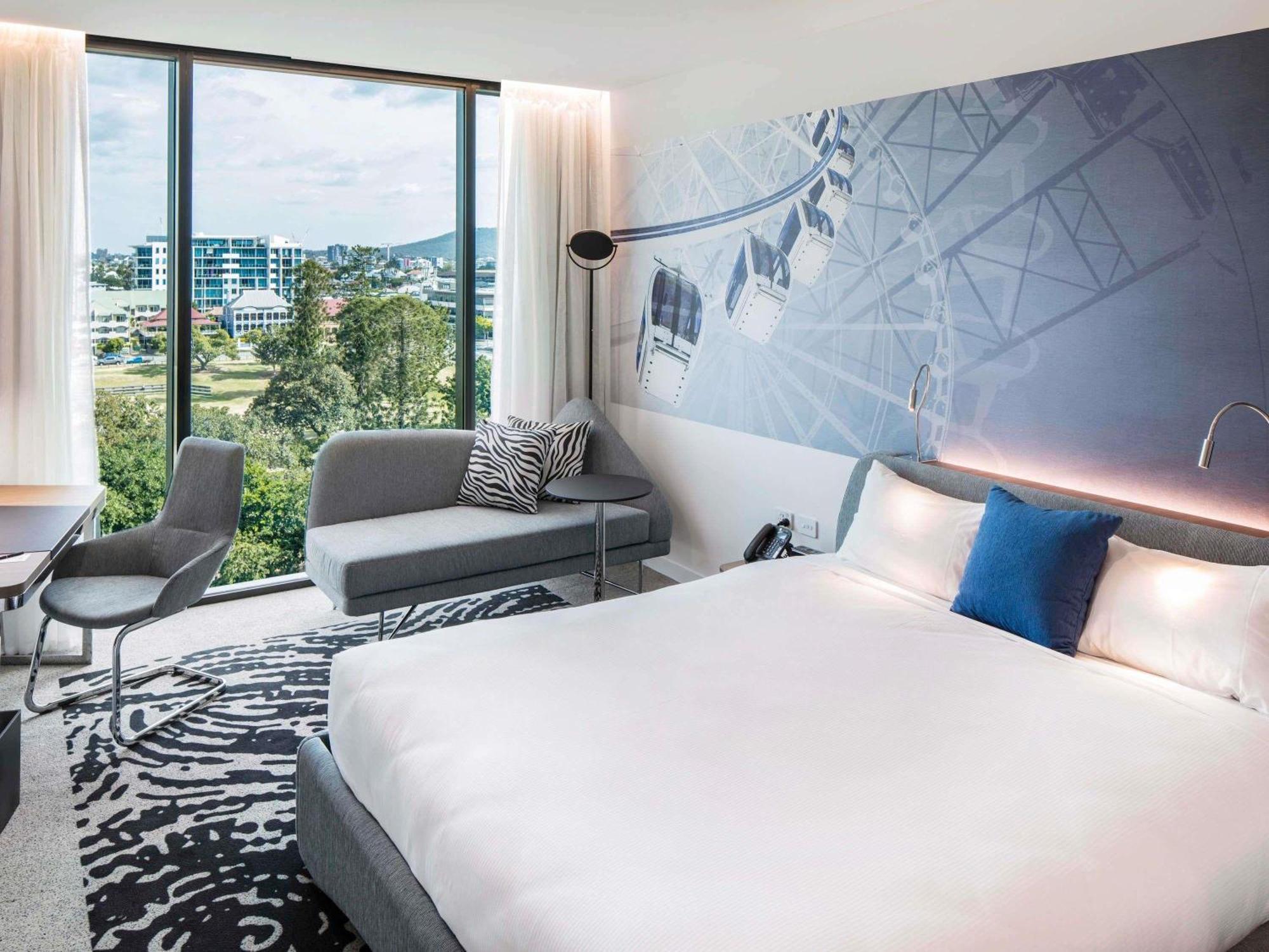 Premier King 'N' Room with Park View
