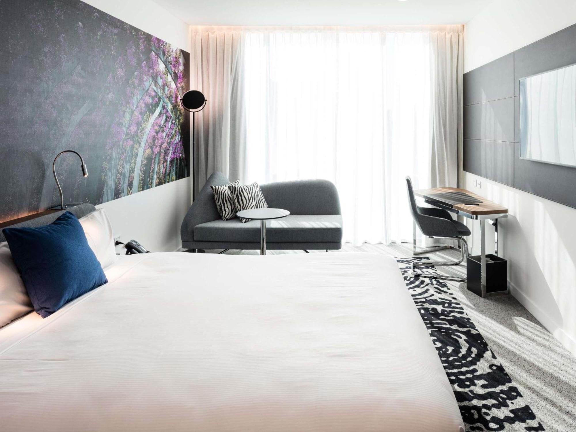 Standard King 'N' Room