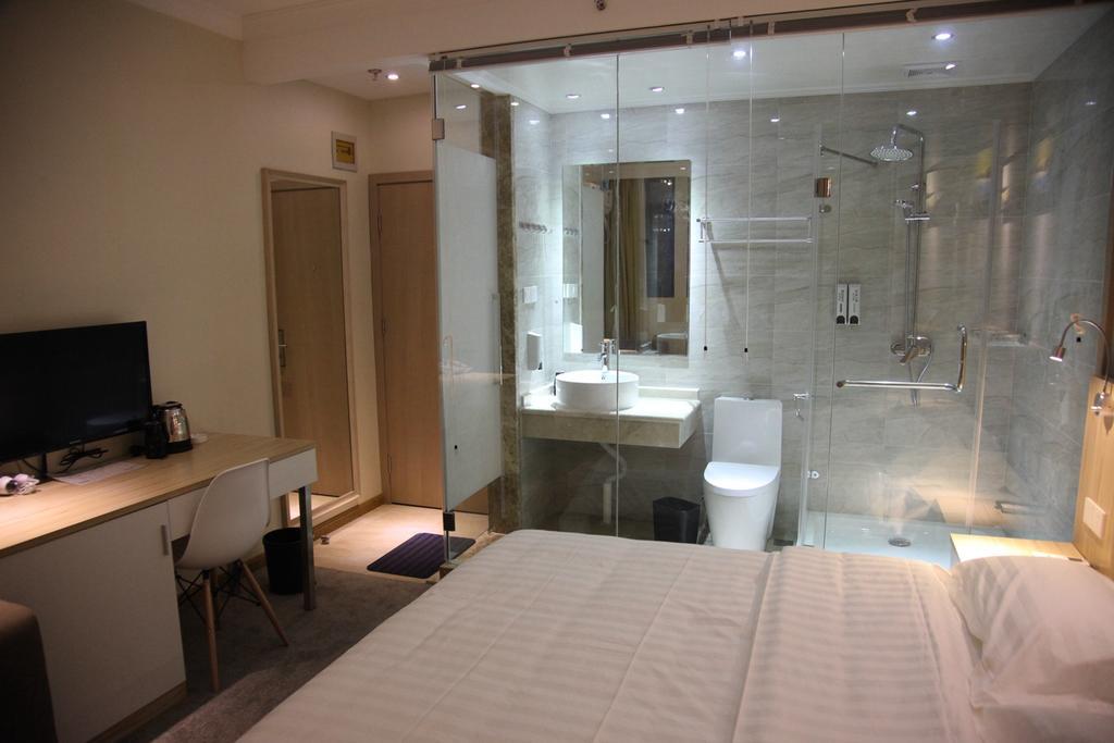 Deluxe Queen Room