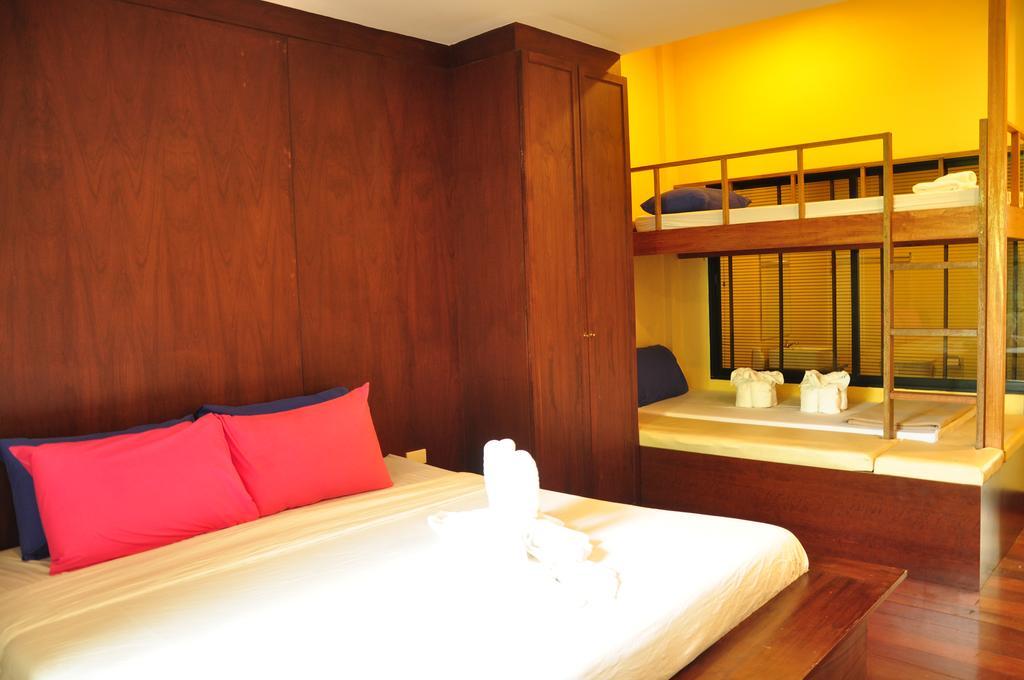 Family Room with Balcony,194876005:JPEG