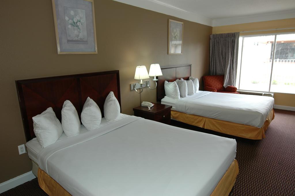 Deluxe Room with Two Queen Beds - Non-Smoking