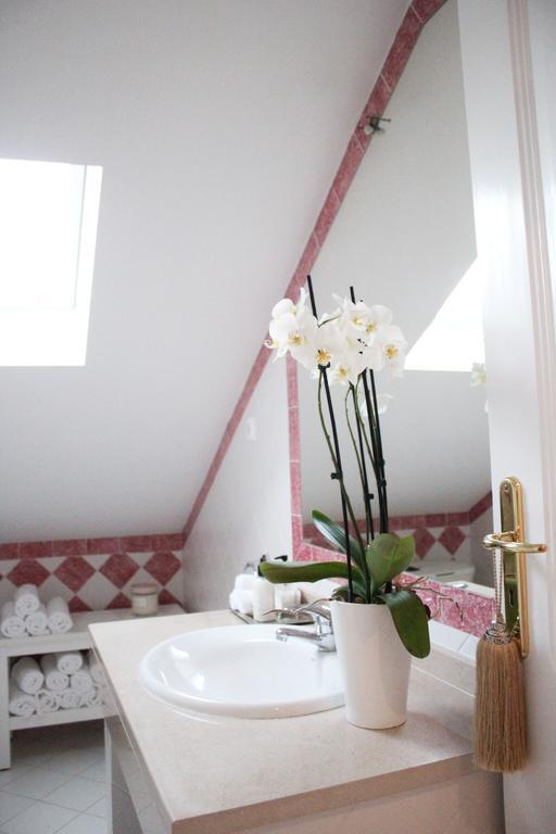 Standard Twin Room with Shared Bathroom