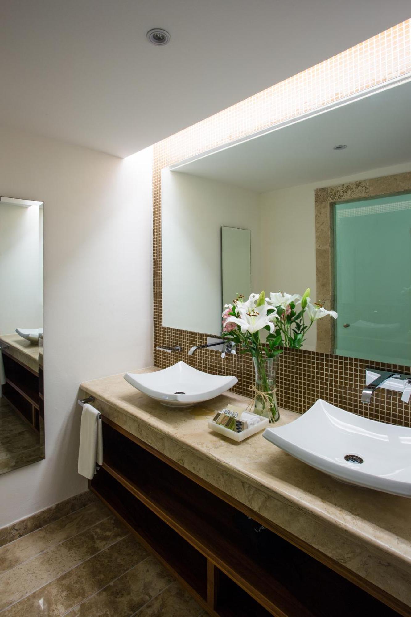 Deluxe Suite with Spa Bath